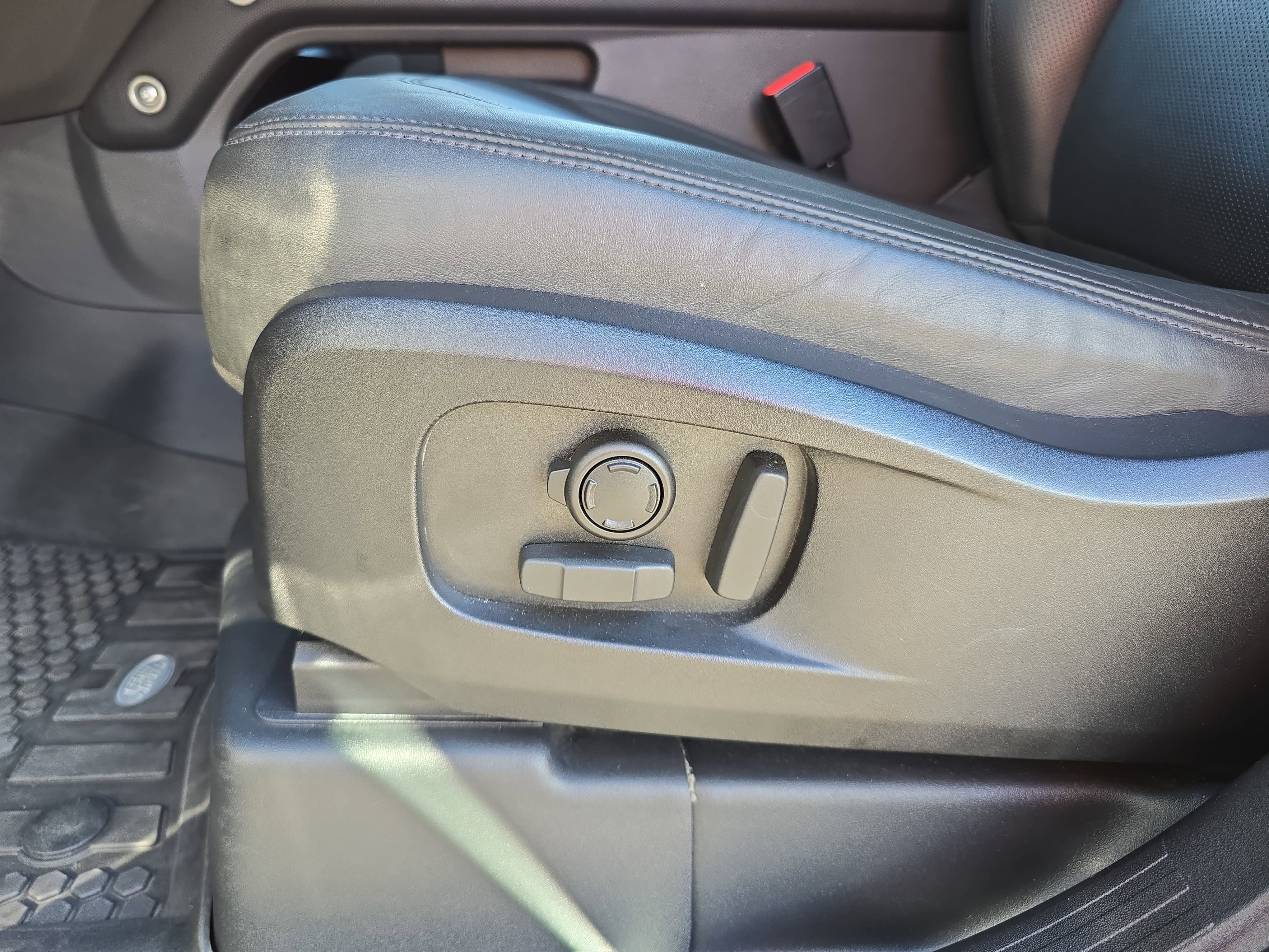 2024 Land Rover Defender V8