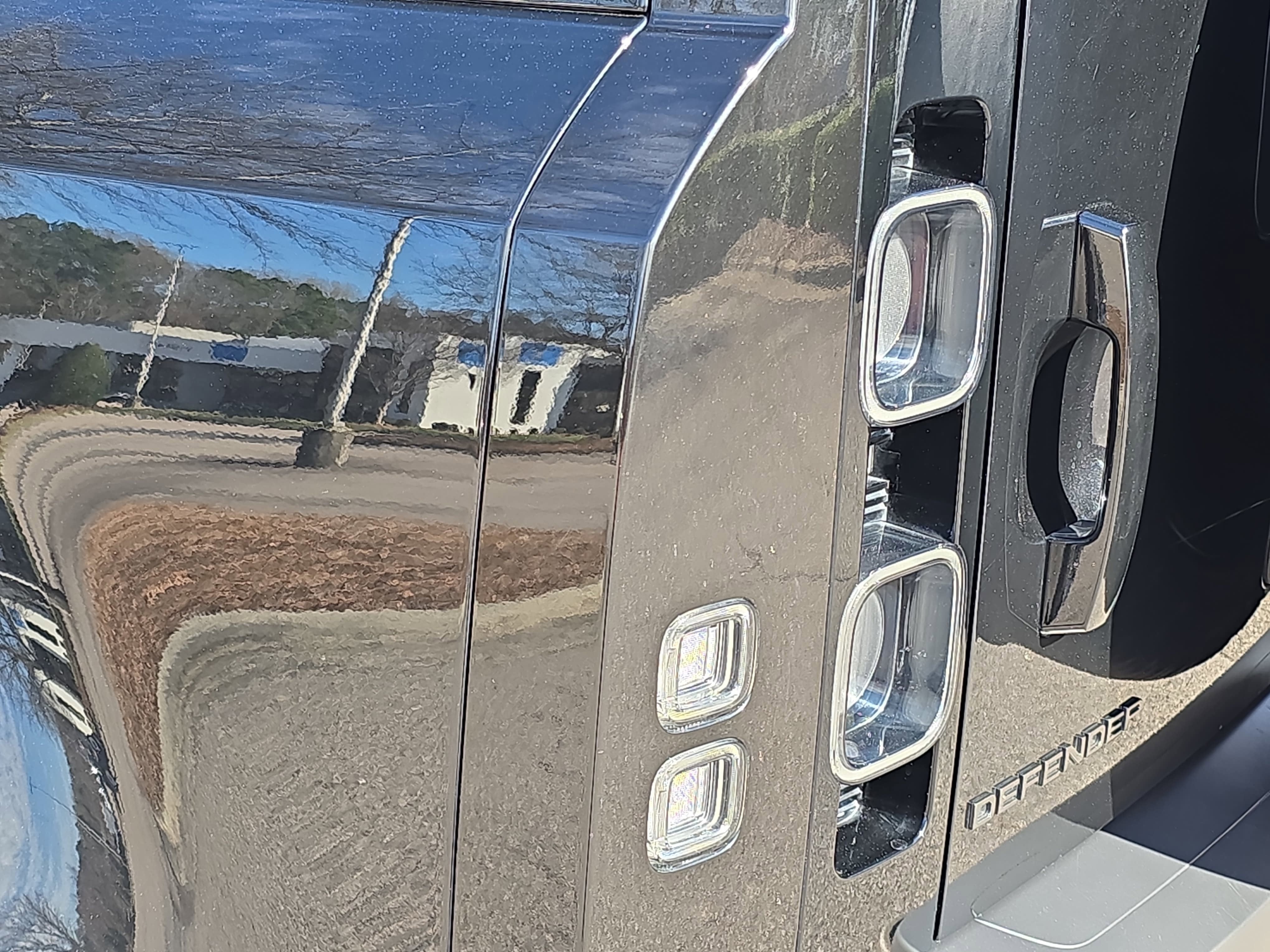 2024 Land Rover Defender V8