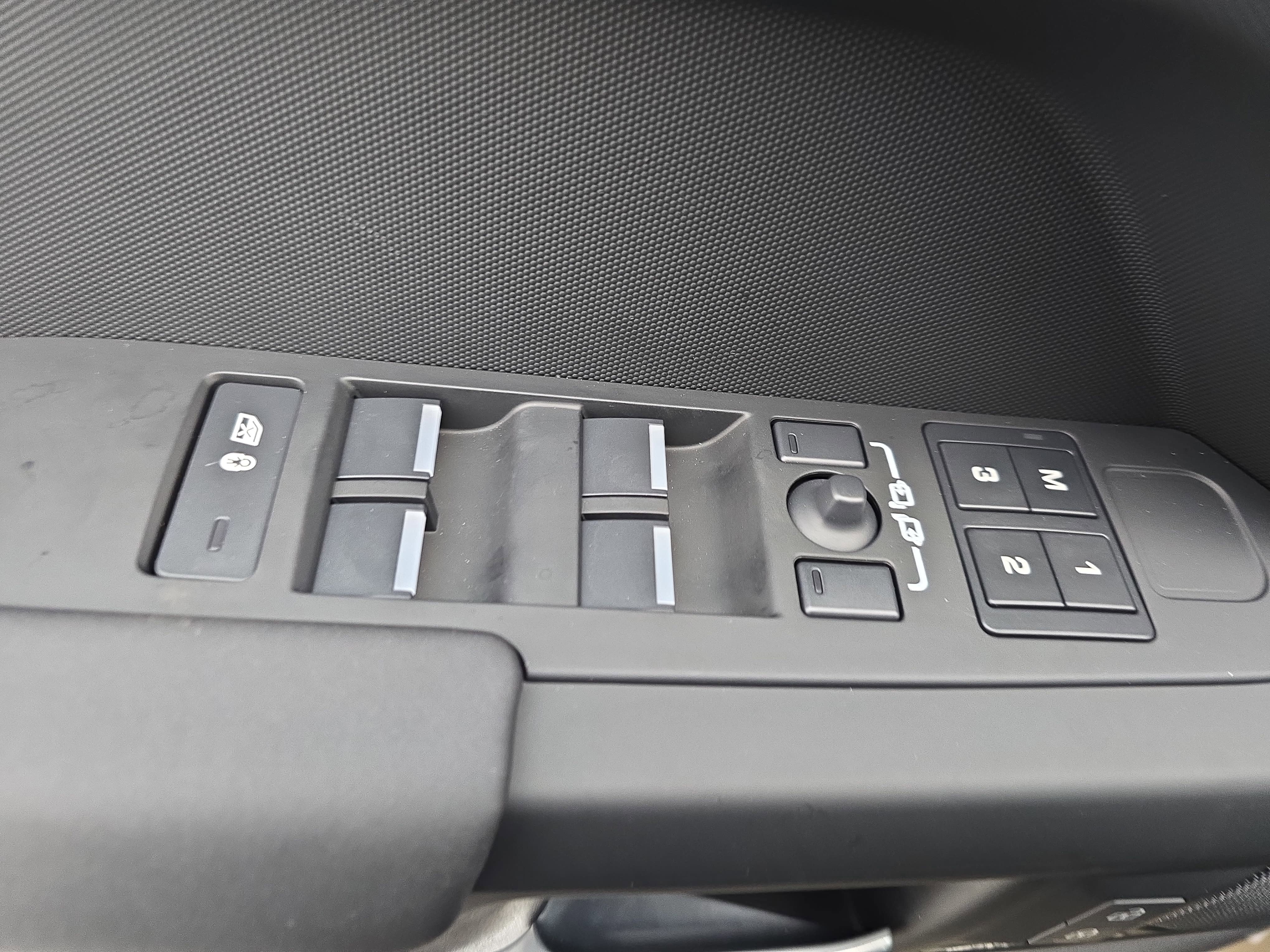 2025 Land Rover Defender S