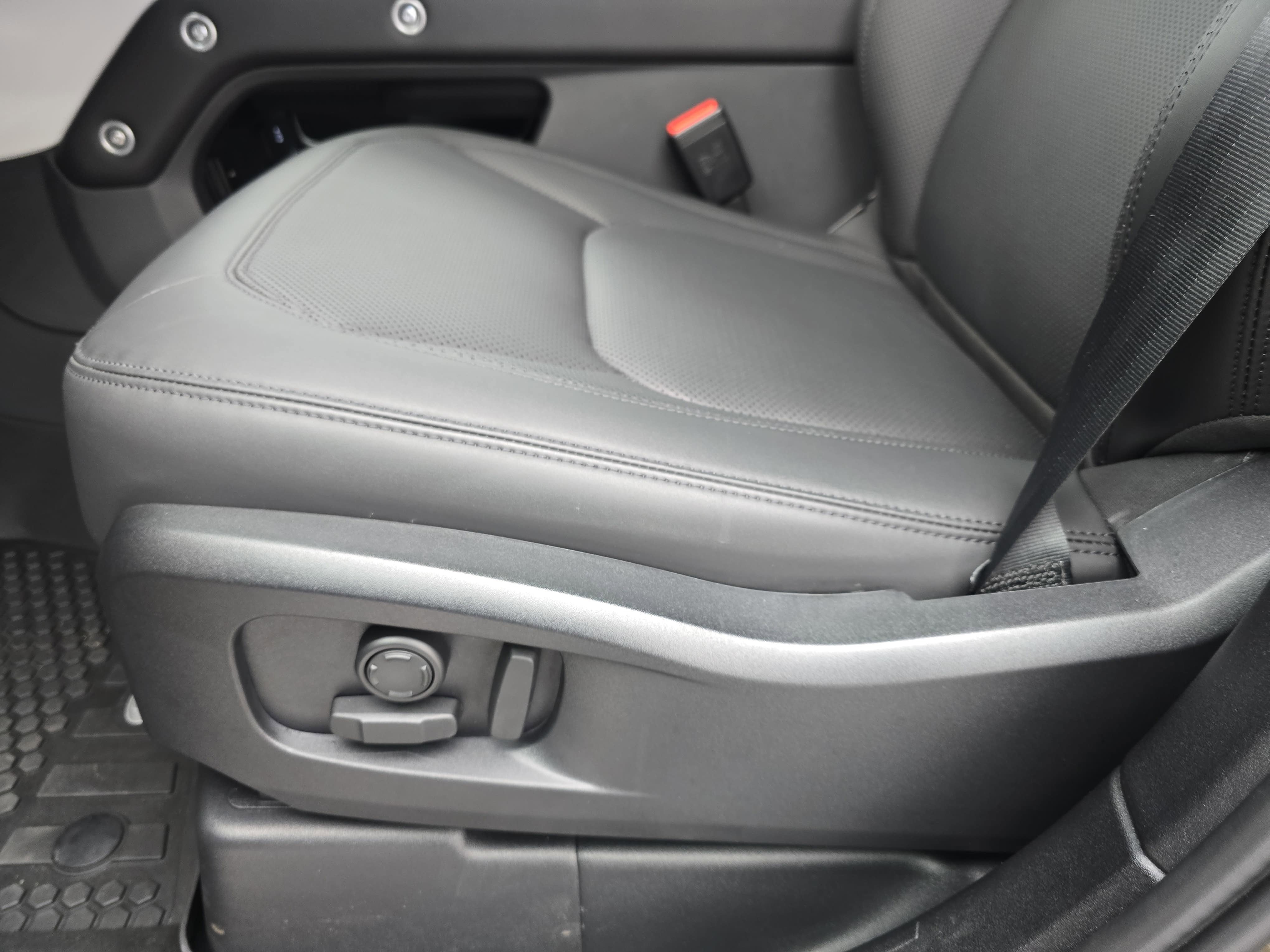 2025 Land Rover Defender S