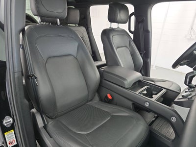 2024 Land Rover Defender SE