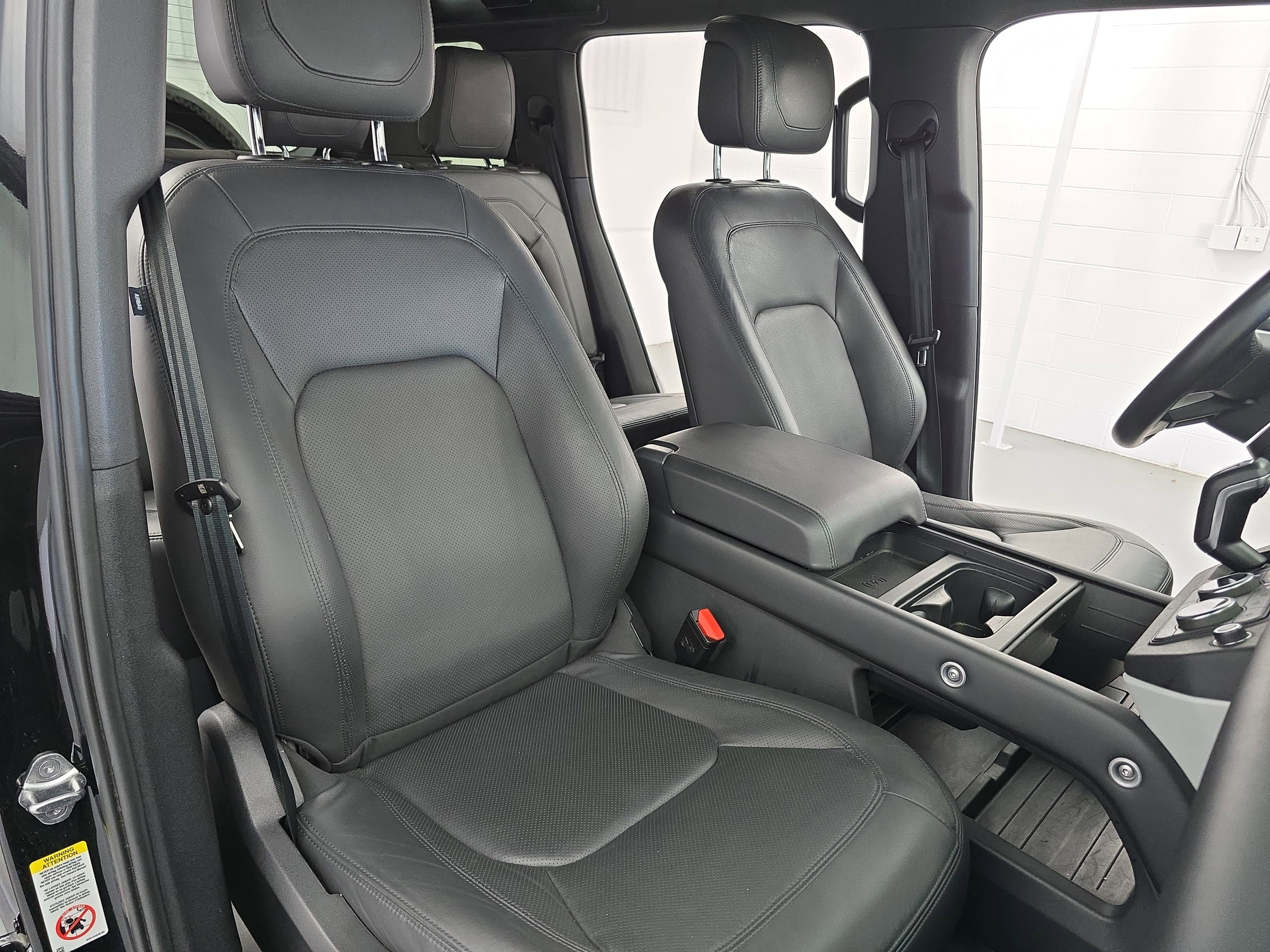 2024 Land Rover Defender SE