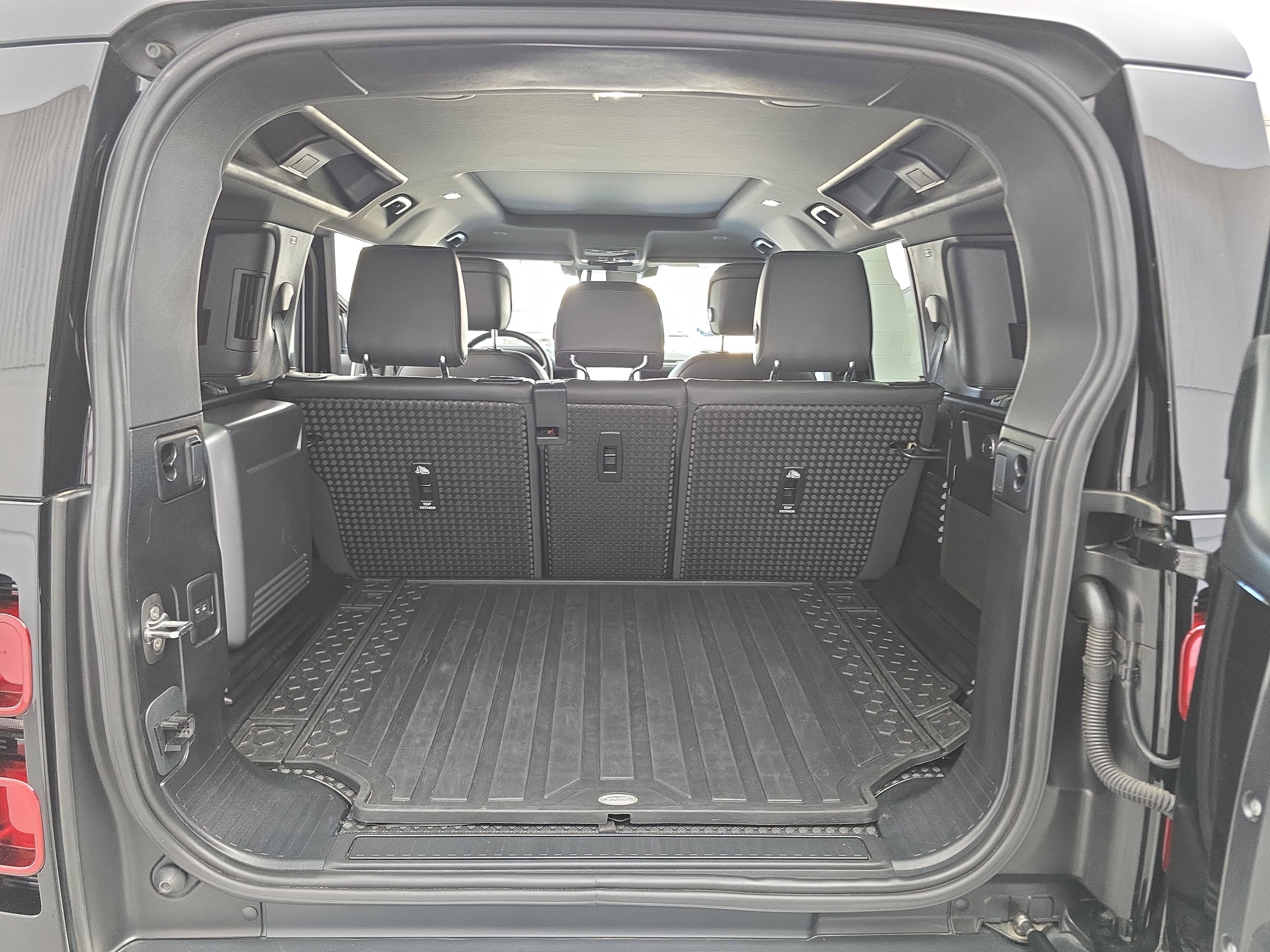 2024 Land Rover Defender SE