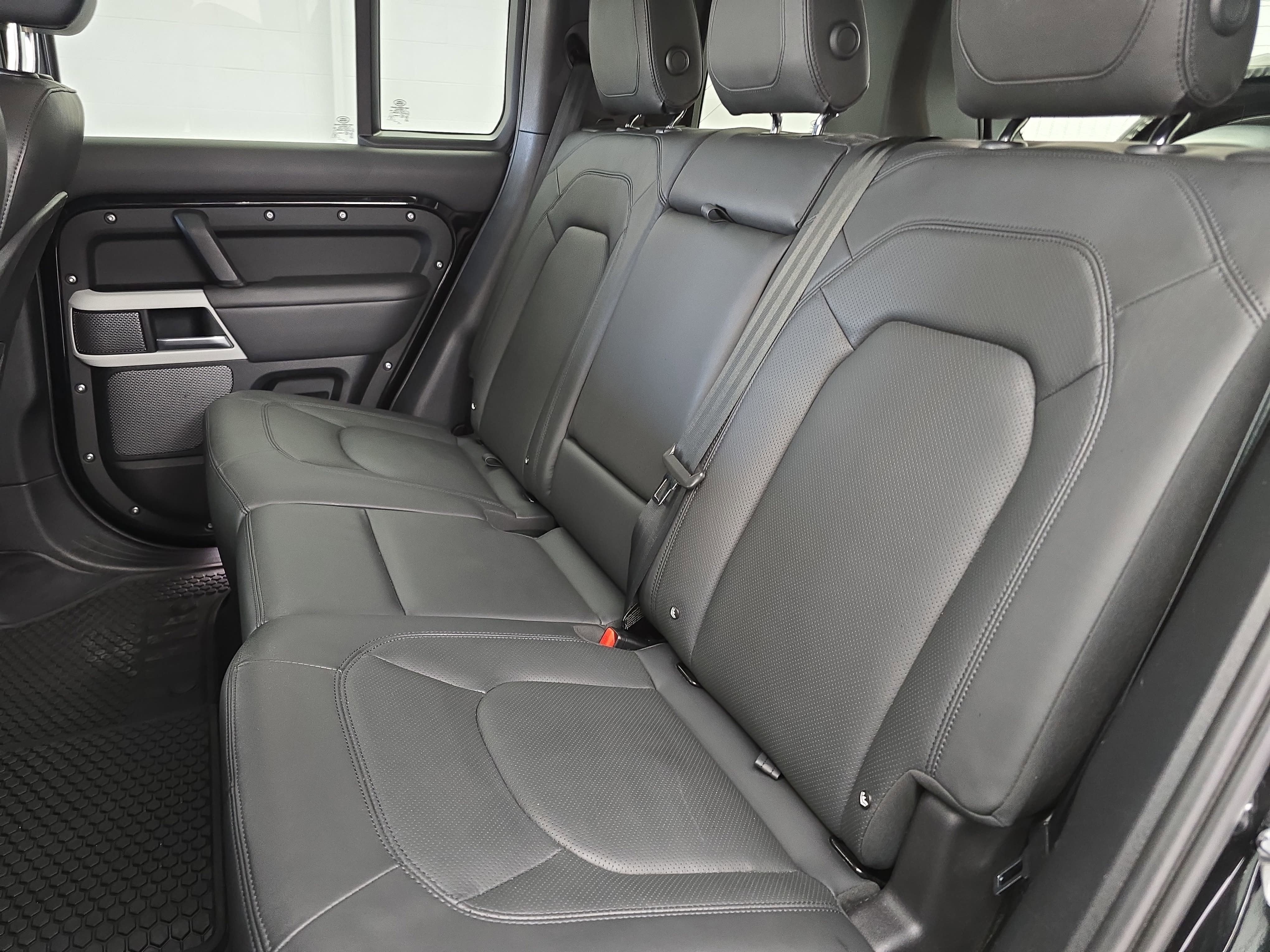 2024 Land Rover Defender SE