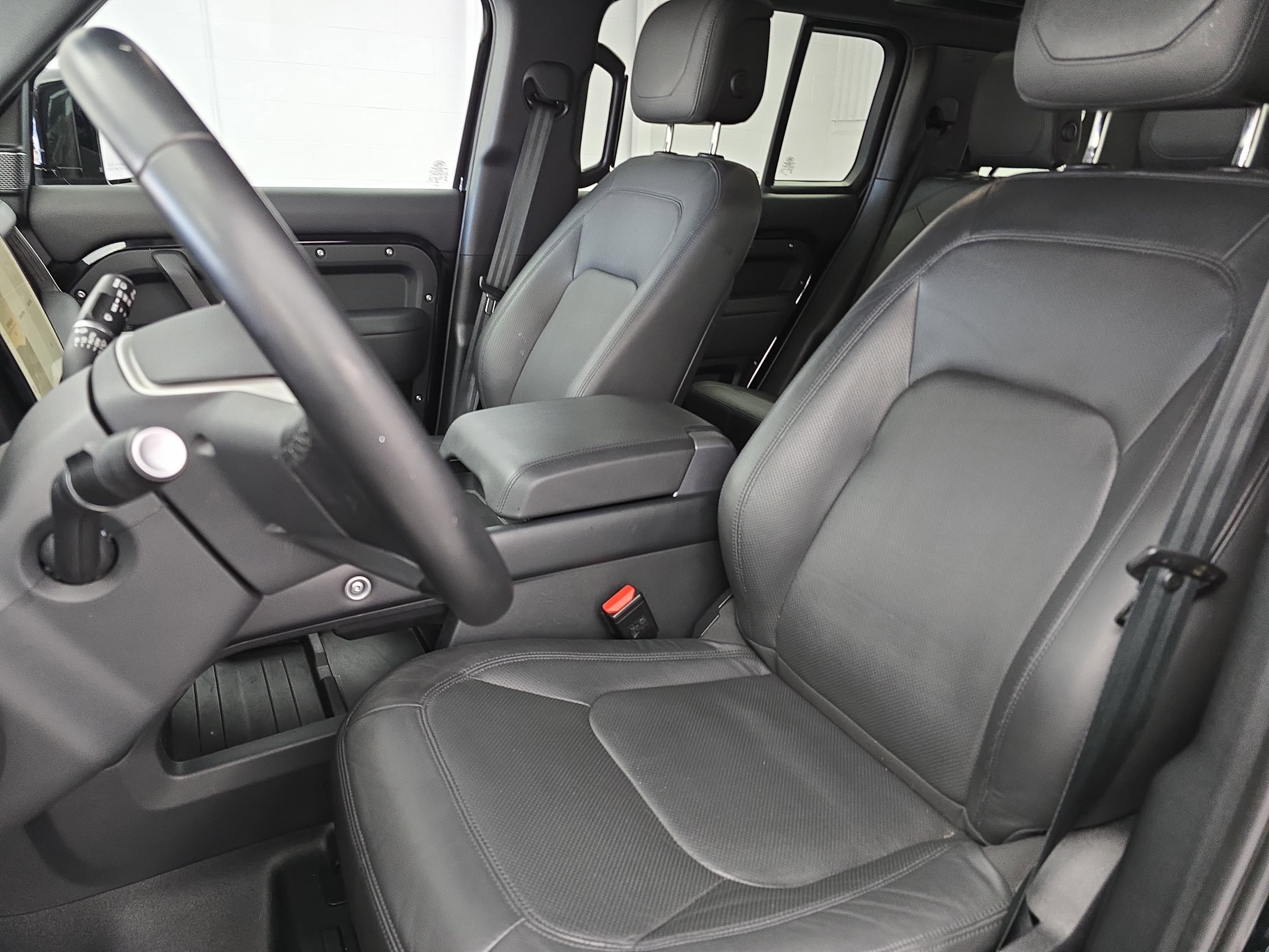 2024 Land Rover Defender SE