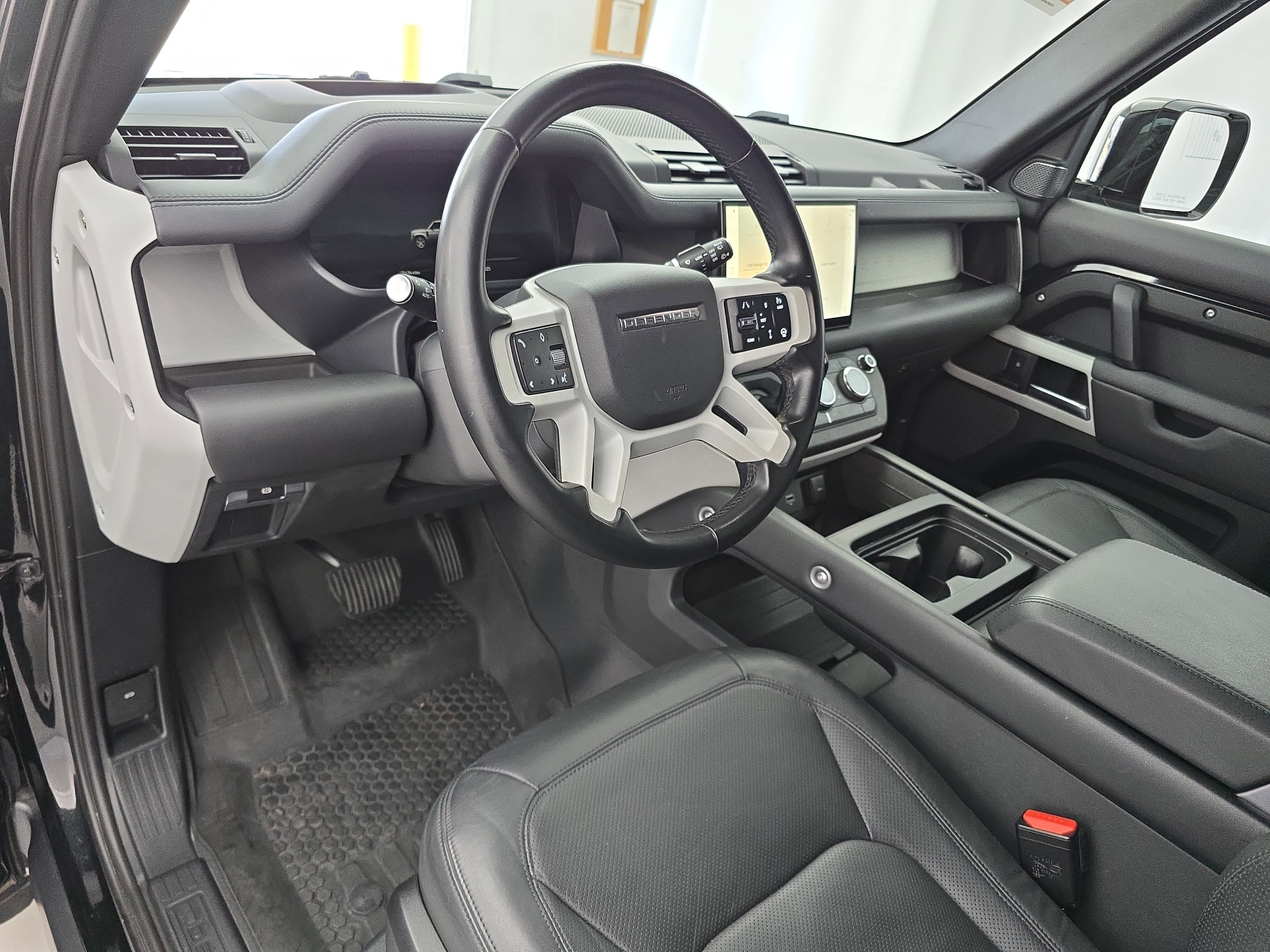 2024 Land Rover Defender SE