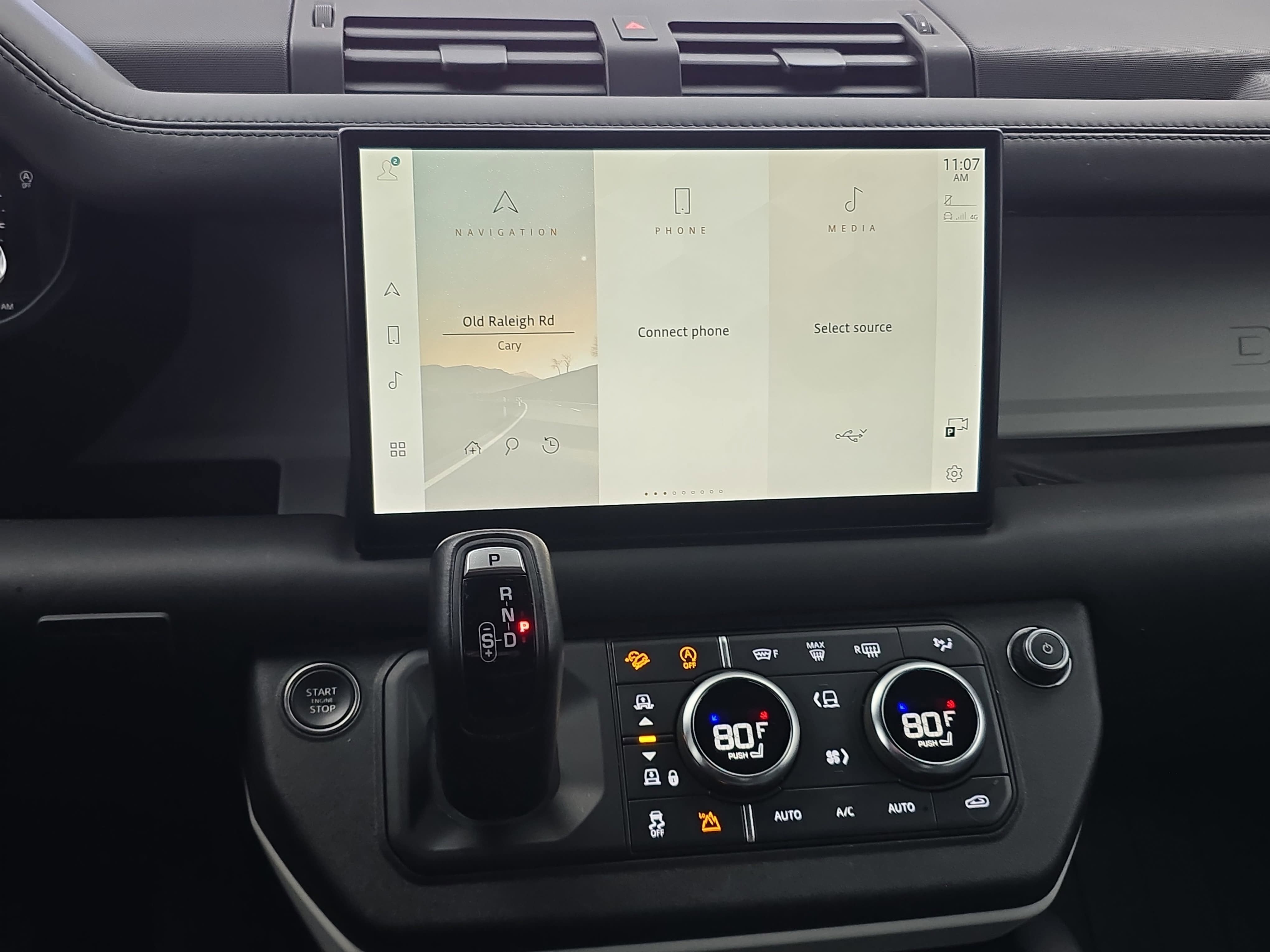 2024 Land Rover Defender SE