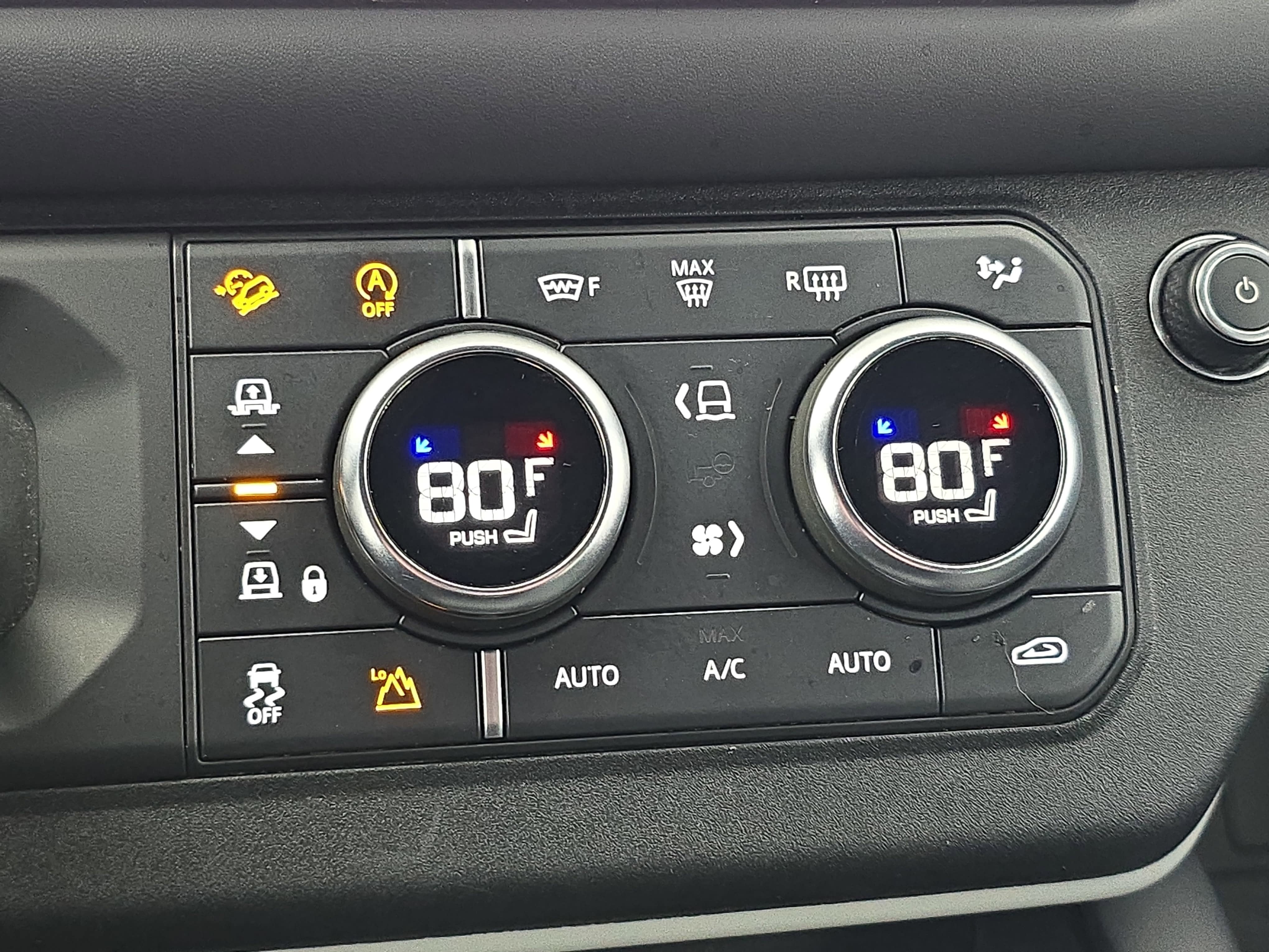 2024 Land Rover Defender SE