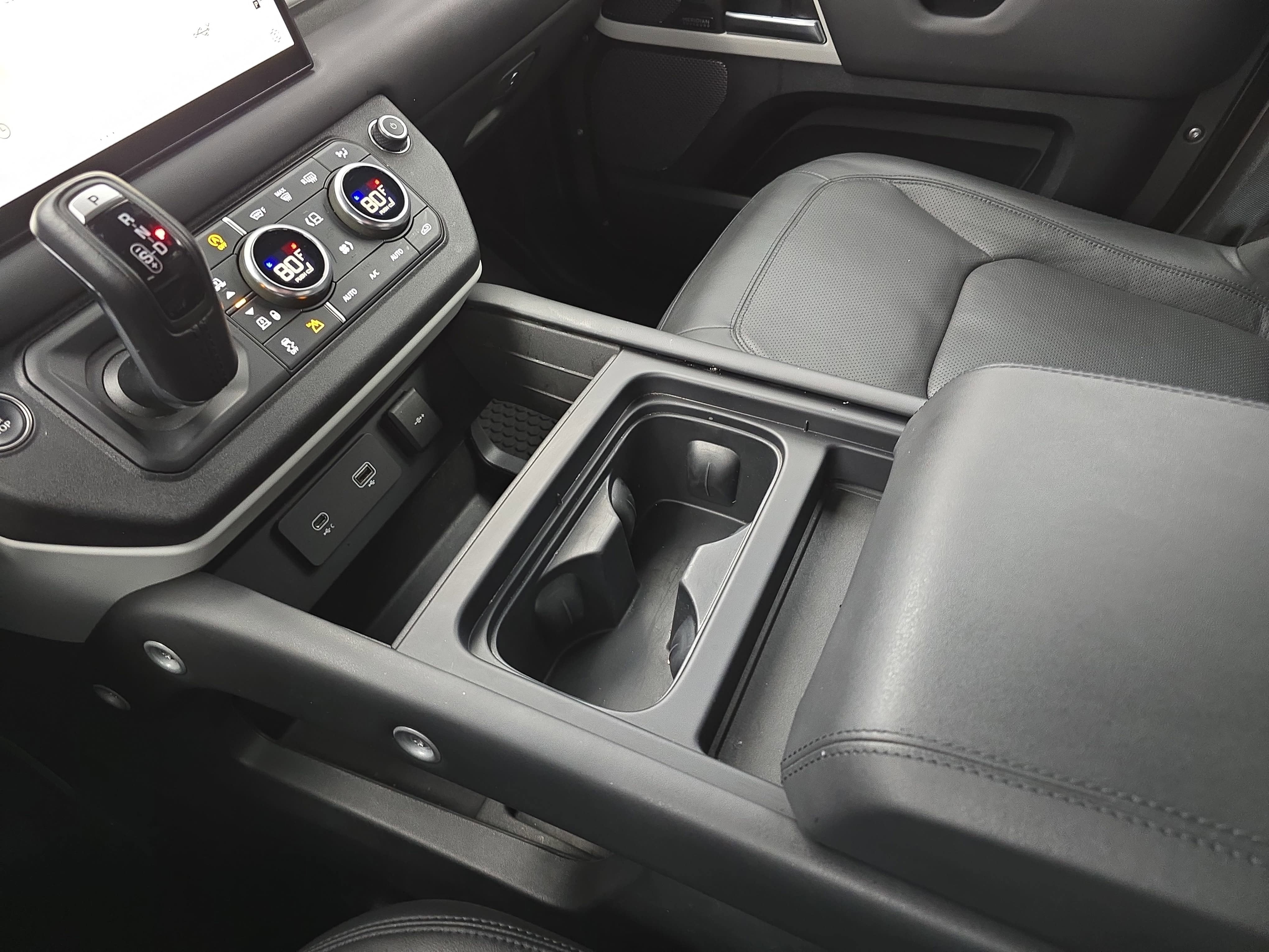 2024 Land Rover Defender SE