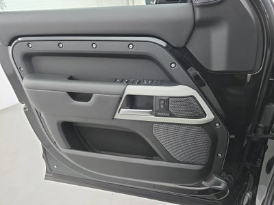 2024 Land Rover Defender SE