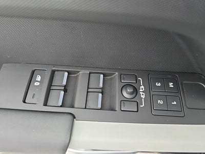 2024 Land Rover Defender SE