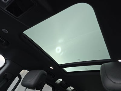 2024 Land Rover Defender SE