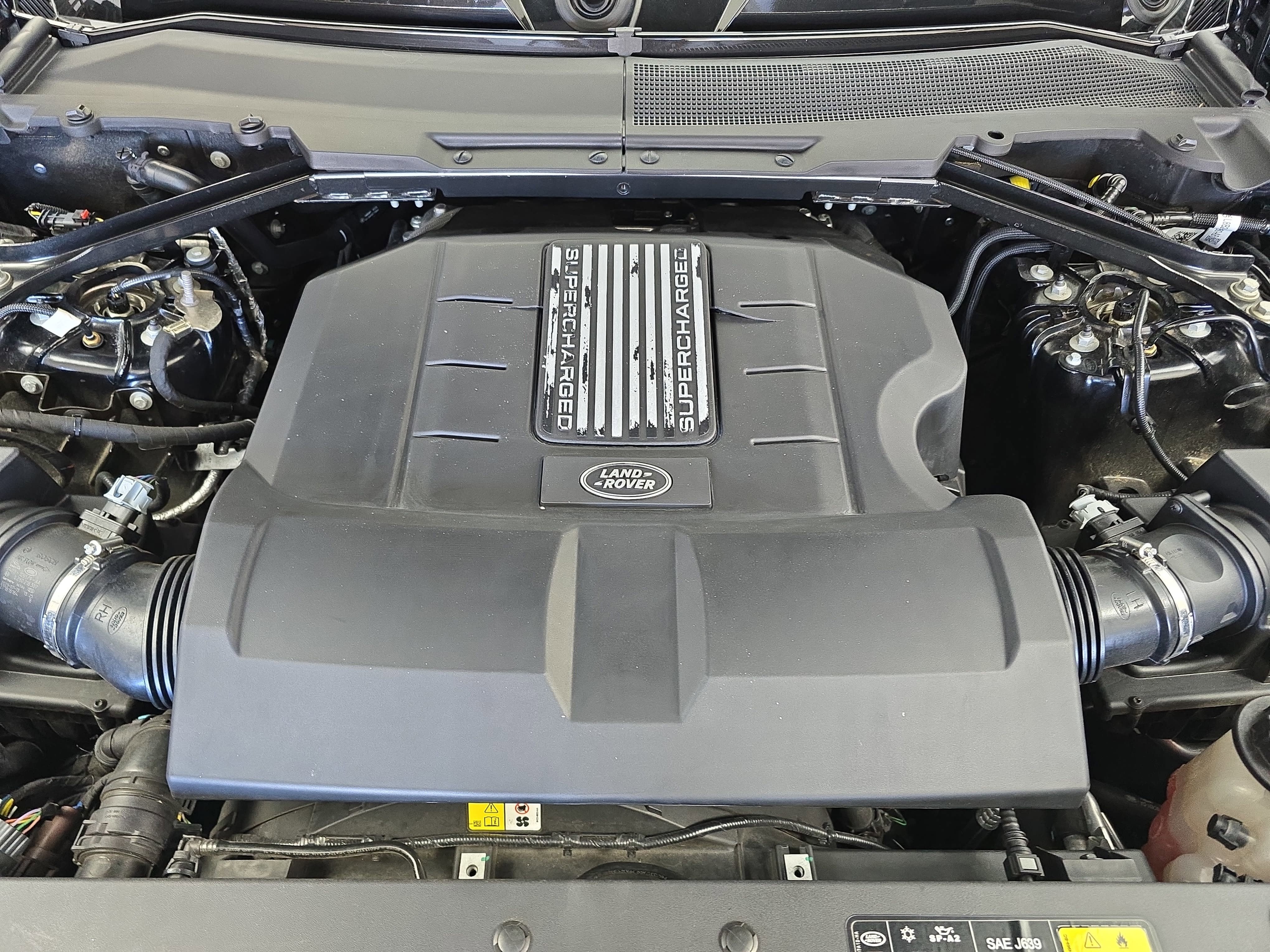 2024 Land Rover Defender SE