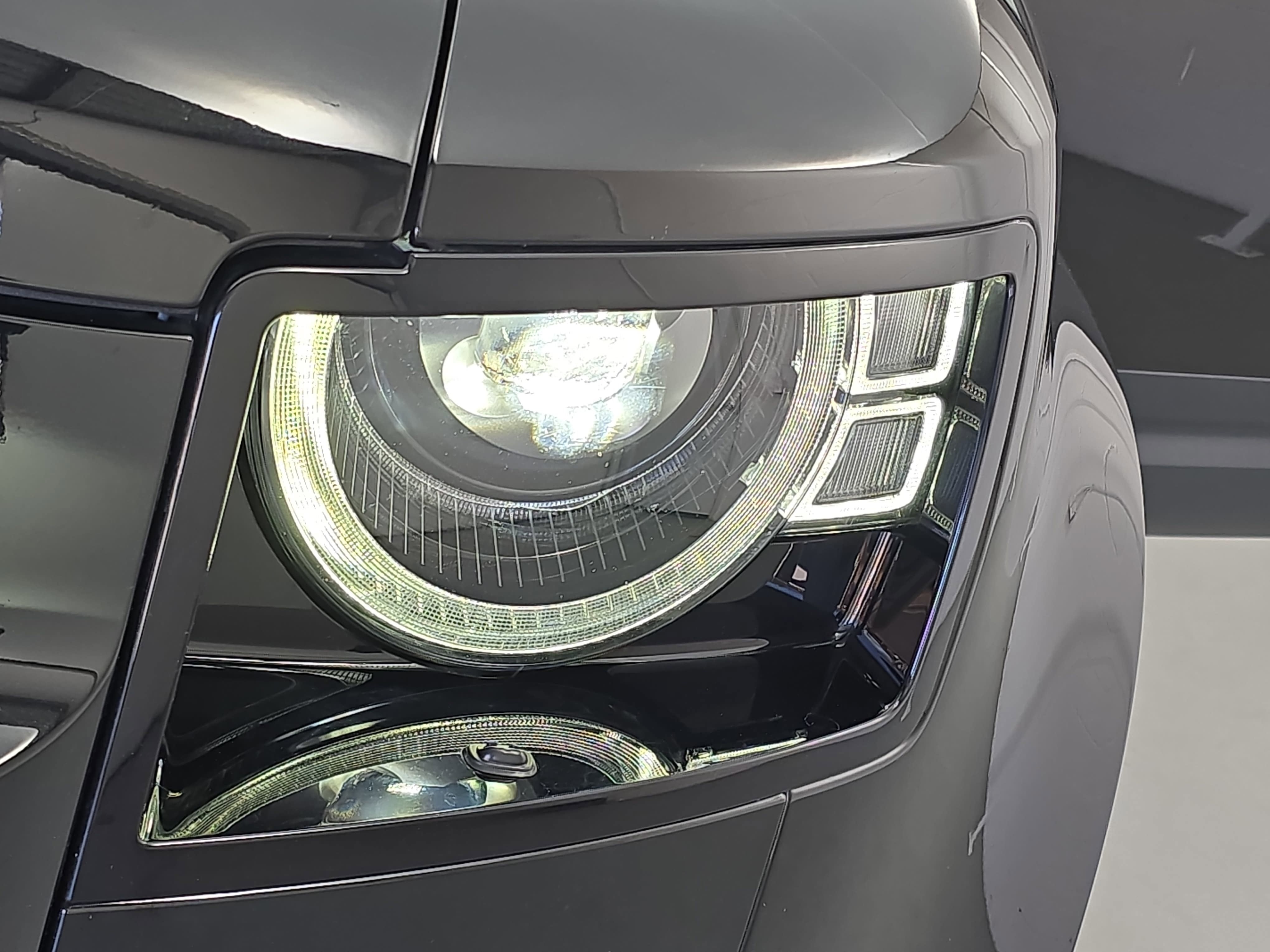 2024 Land Rover Defender SE