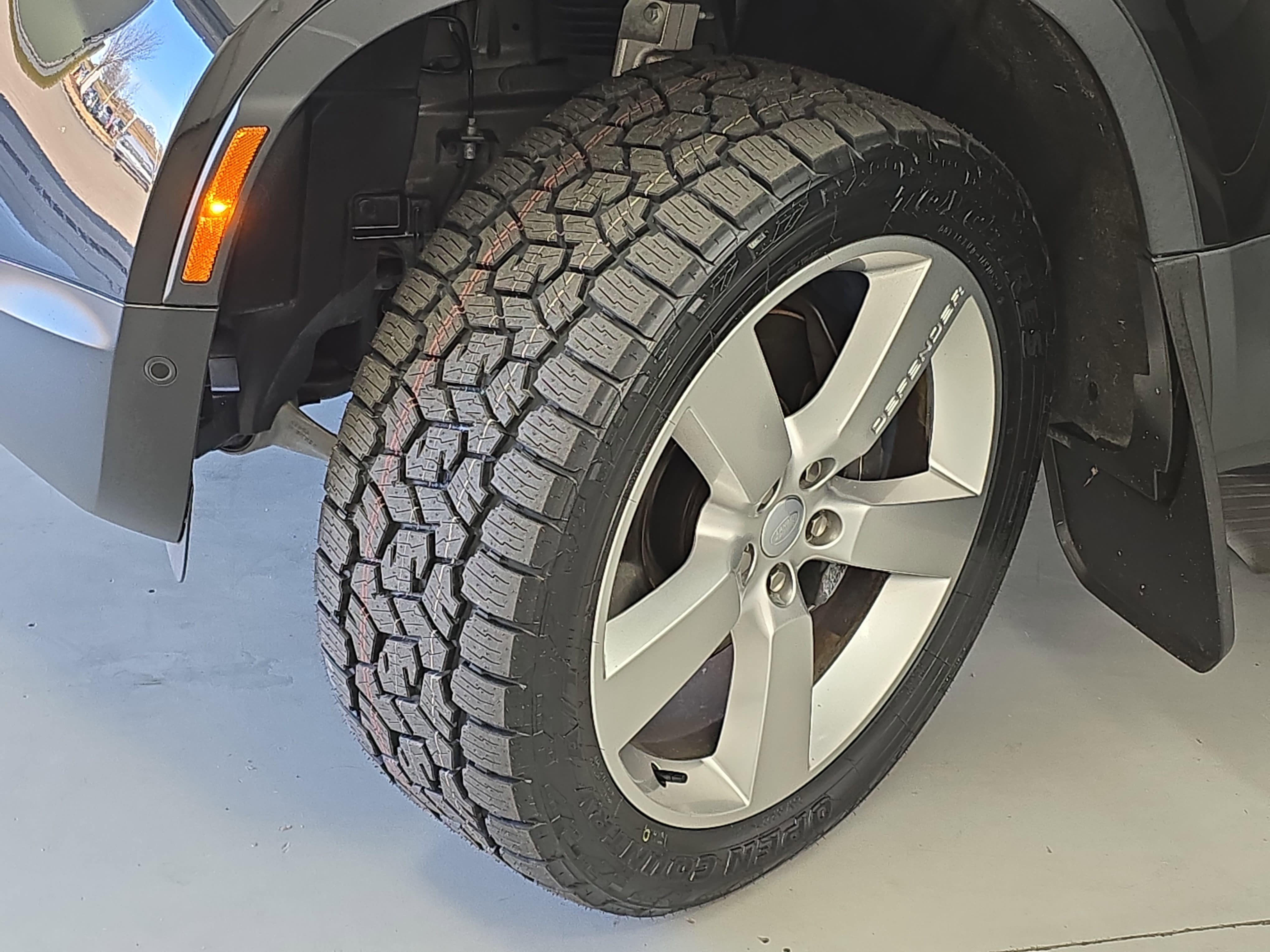 2024 Land Rover Defender SE