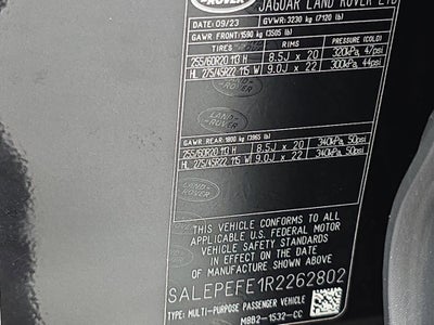 2024 Land Rover Defender SE