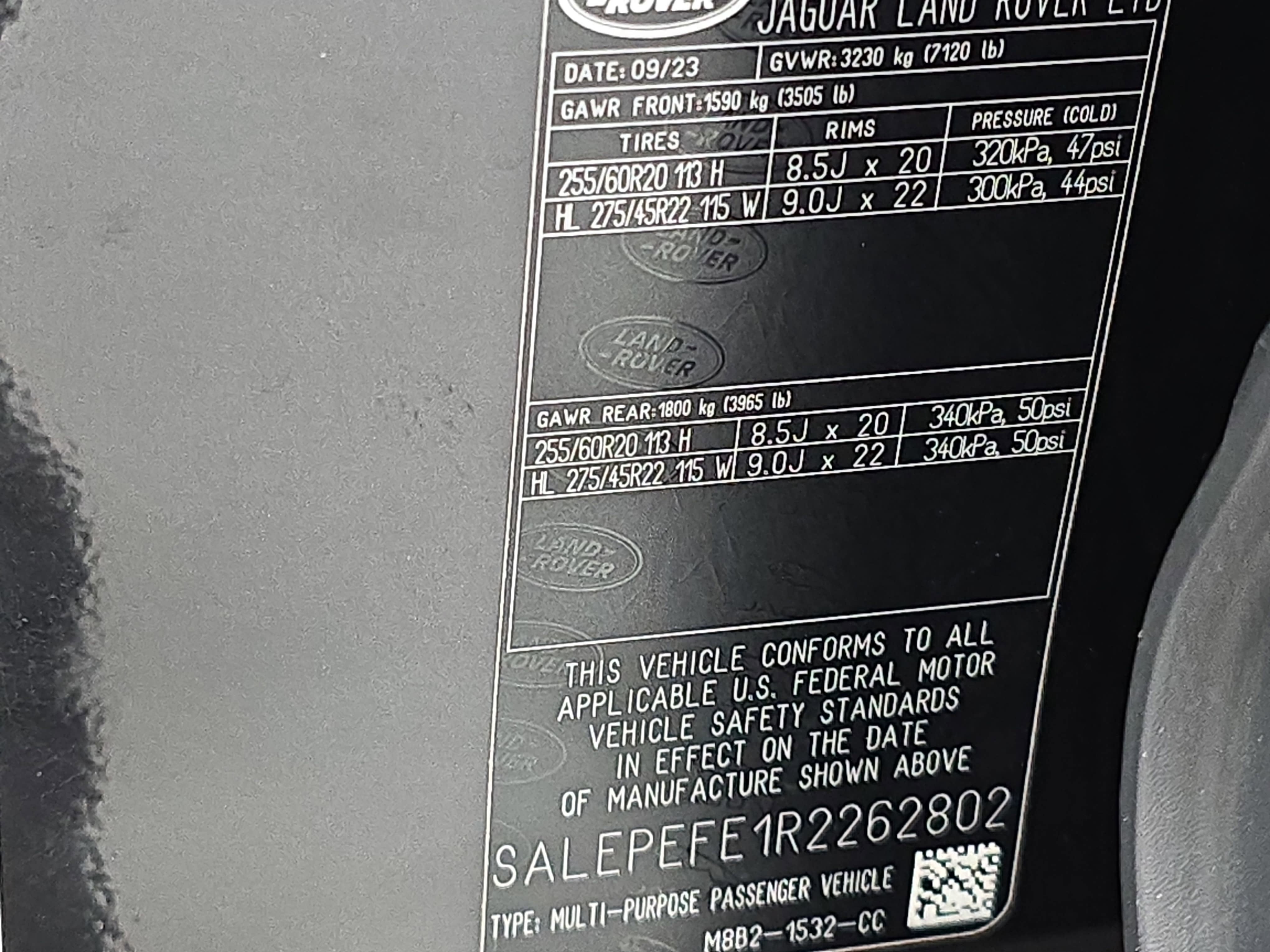 2024 Land Rover Defender SE