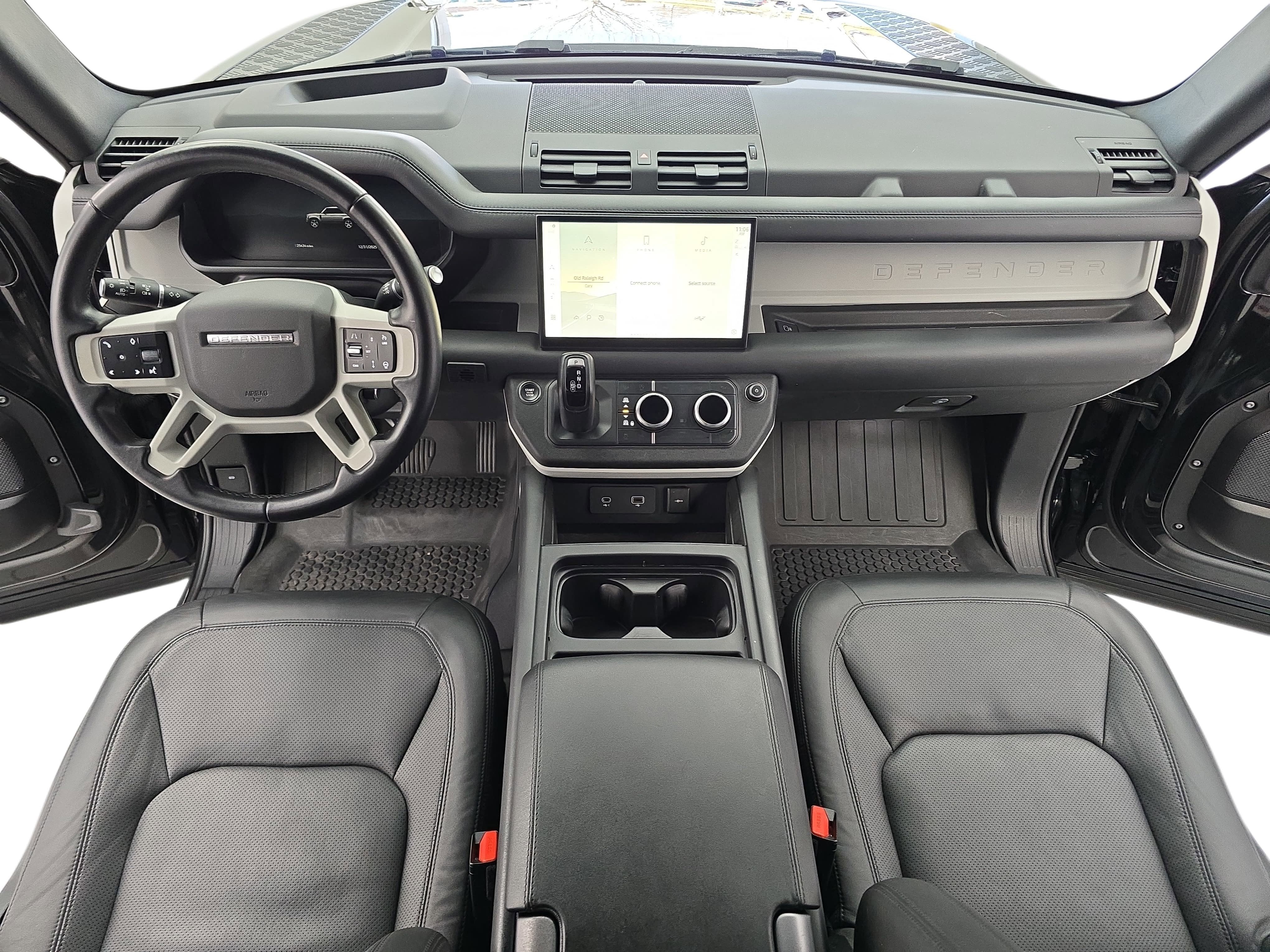 2024 Land Rover Defender SE