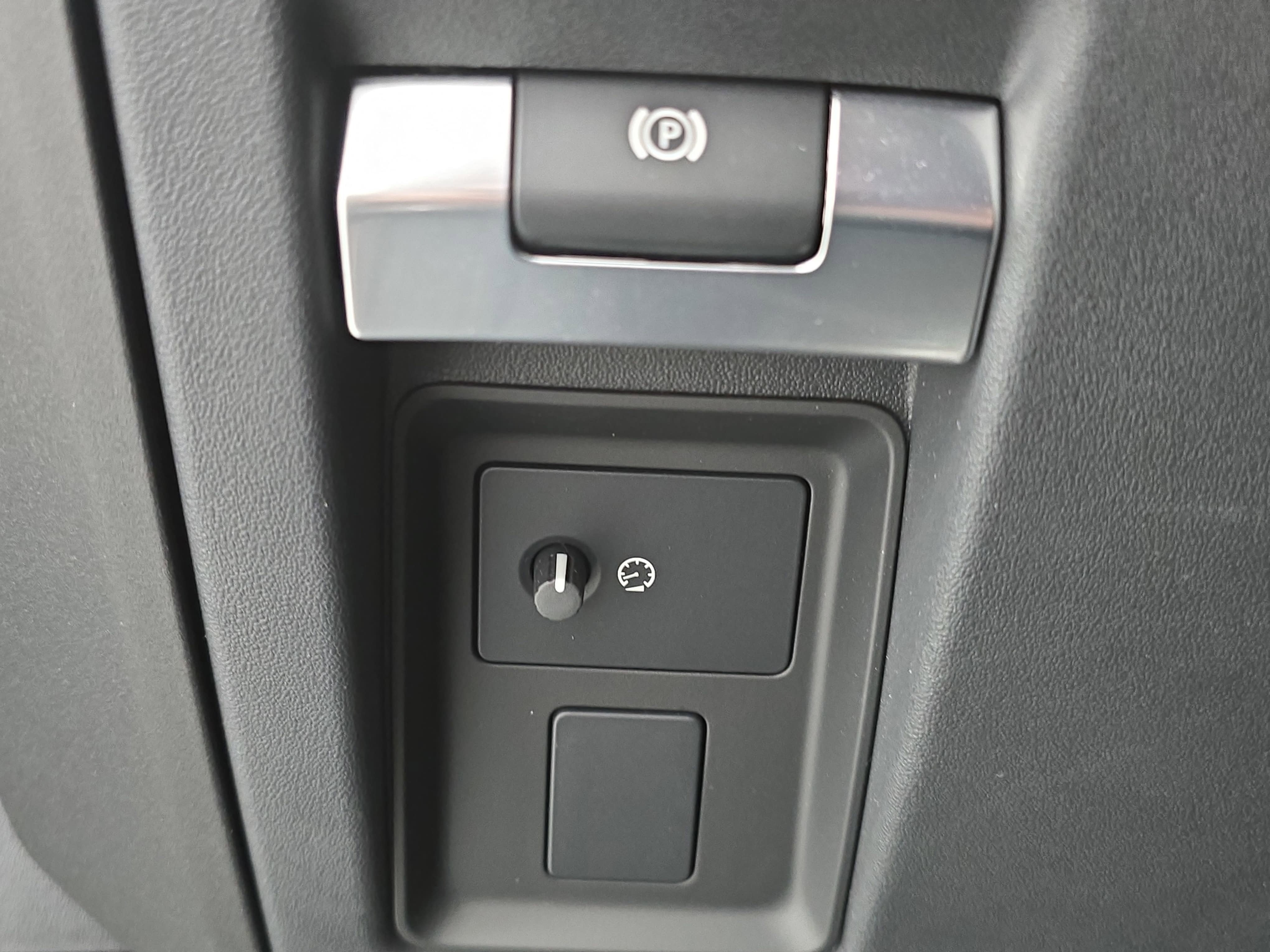 2025 Land Rover Defender Sedona Red Edition