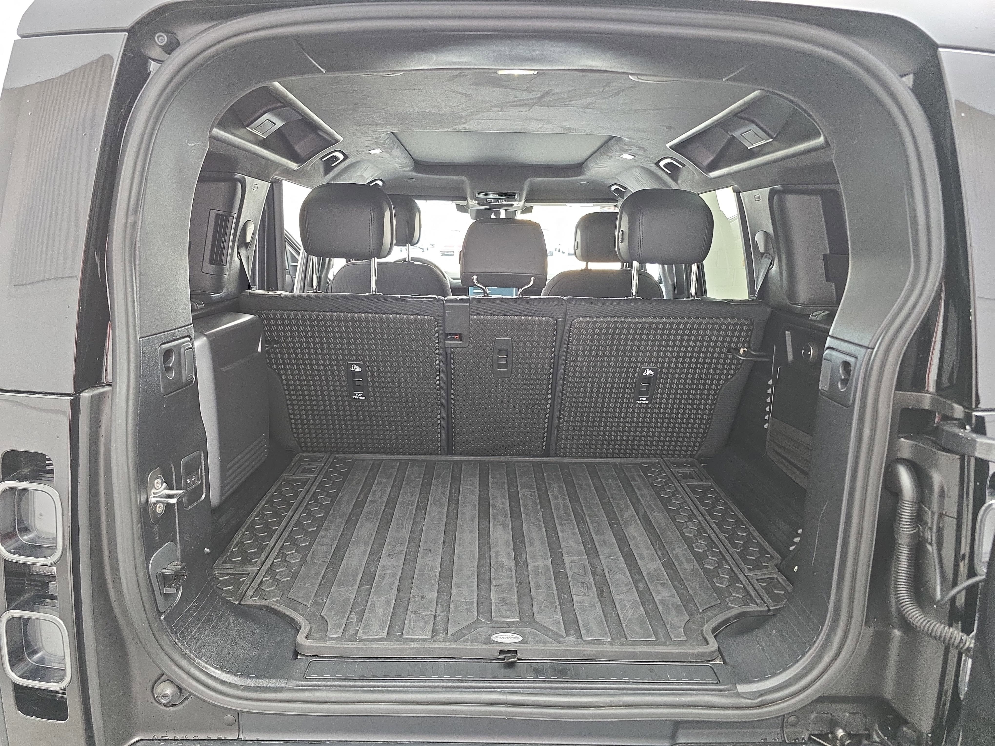 2025 Land Rover Defender V8