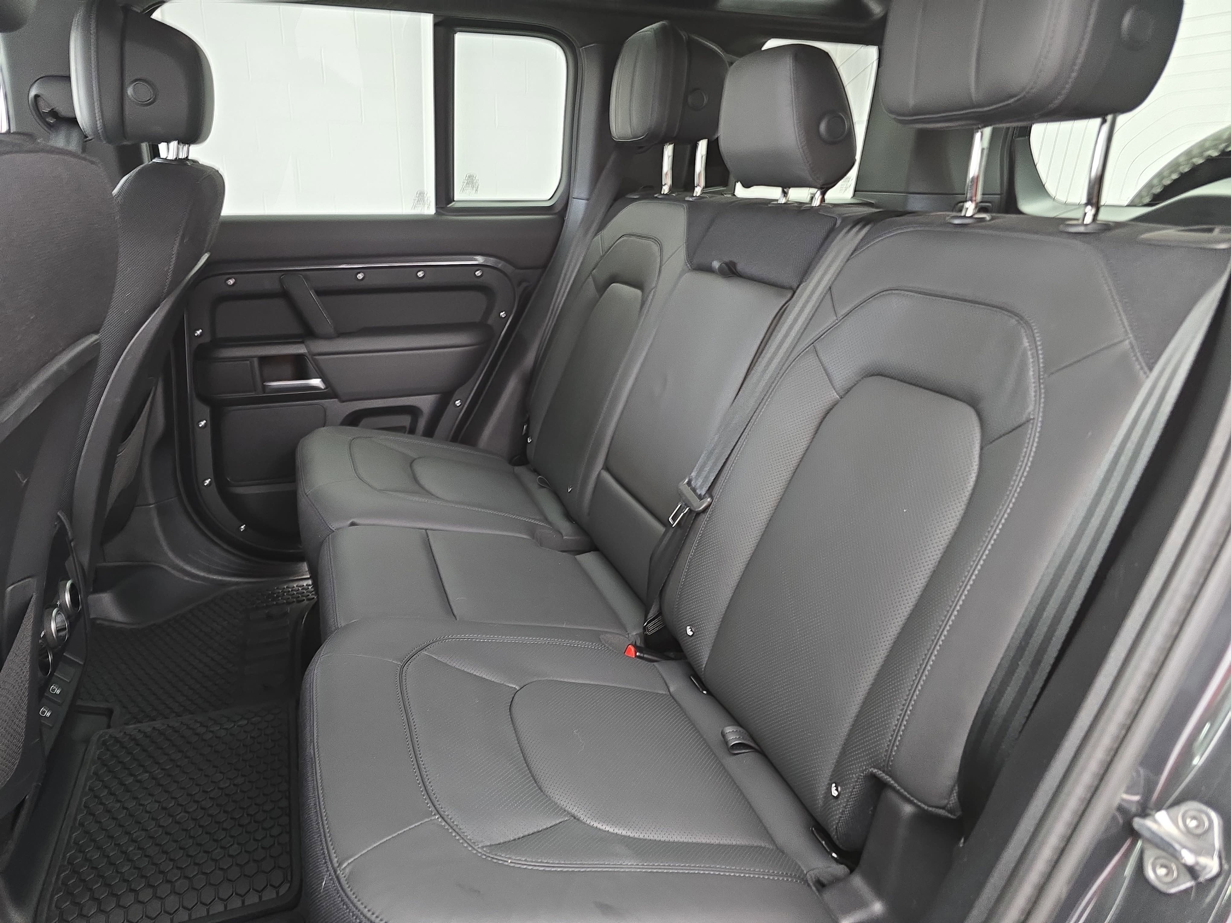 2025 Land Rover Defender V8