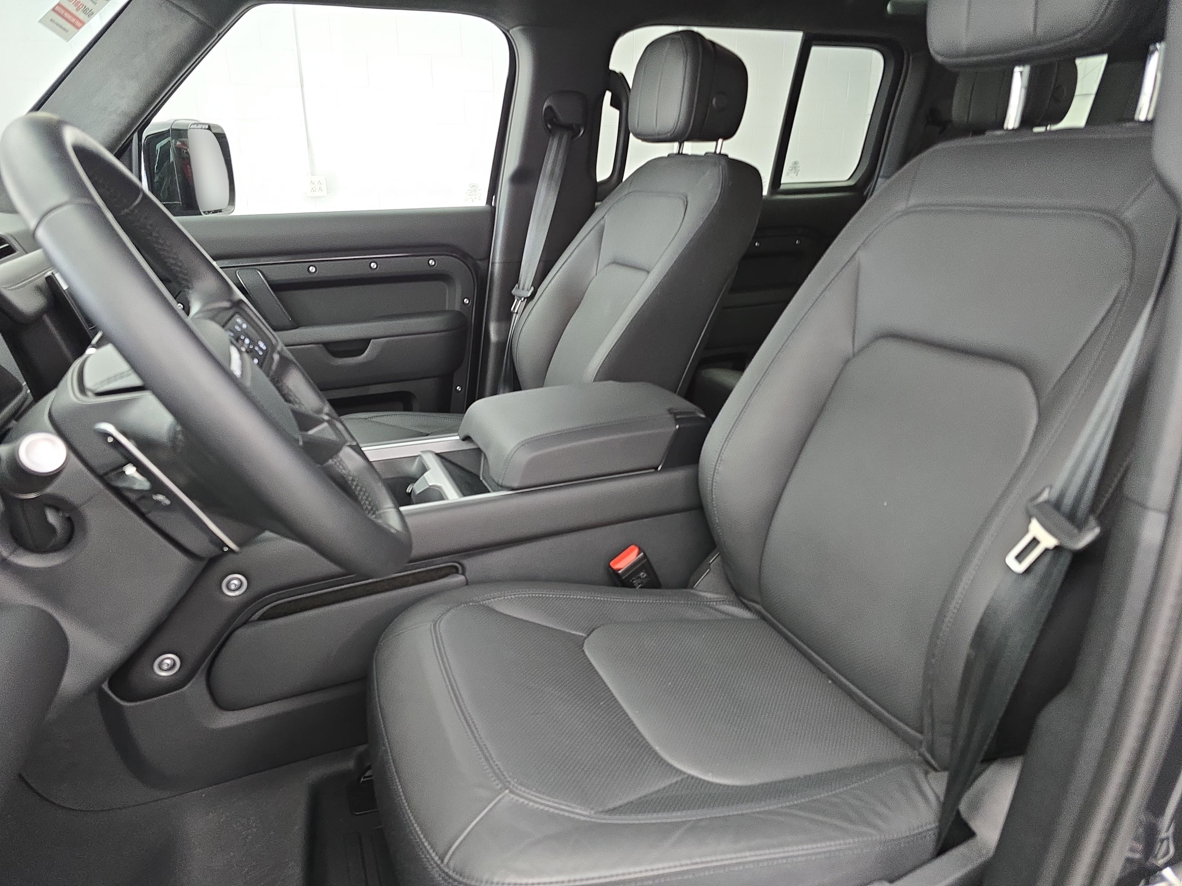 2025 Land Rover Defender V8