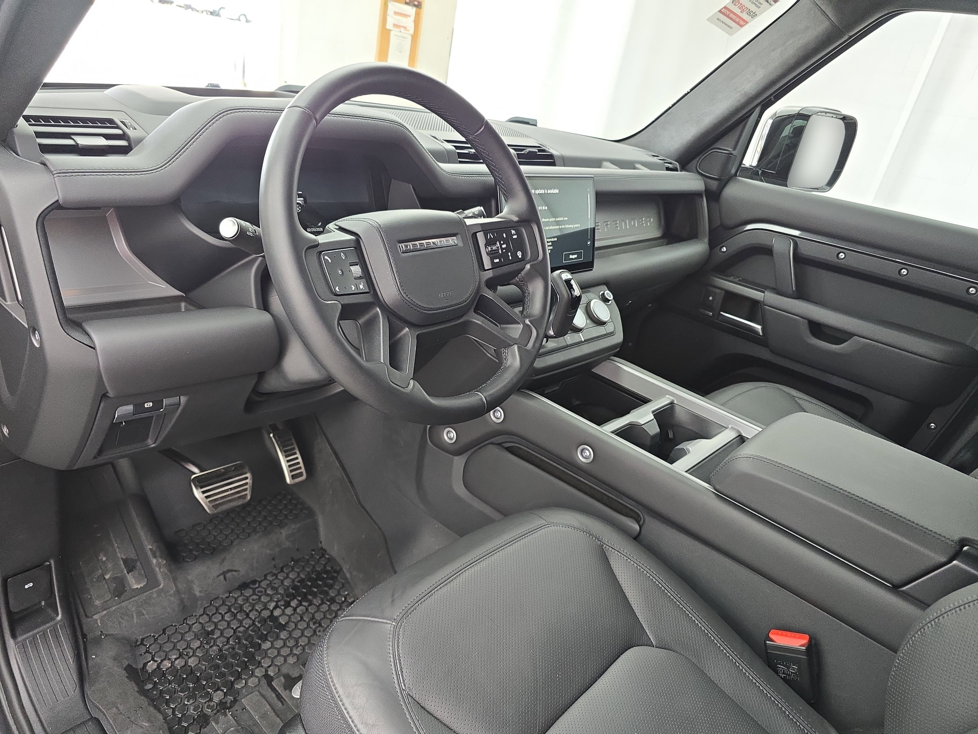 2025 Land Rover Defender V8