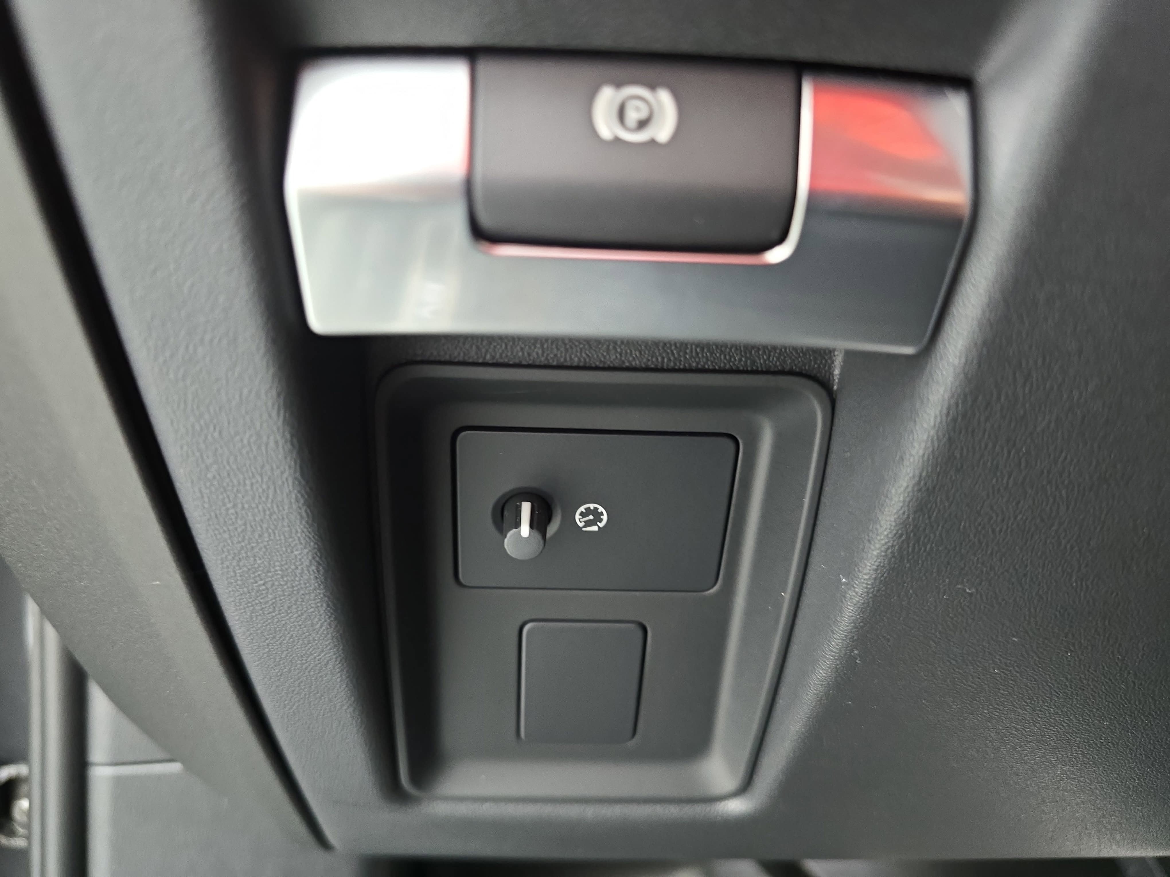 2025 Land Rover Defender V8