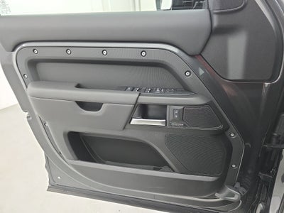2025 Land Rover Defender V8