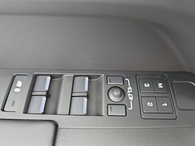 2025 Land Rover Defender V8