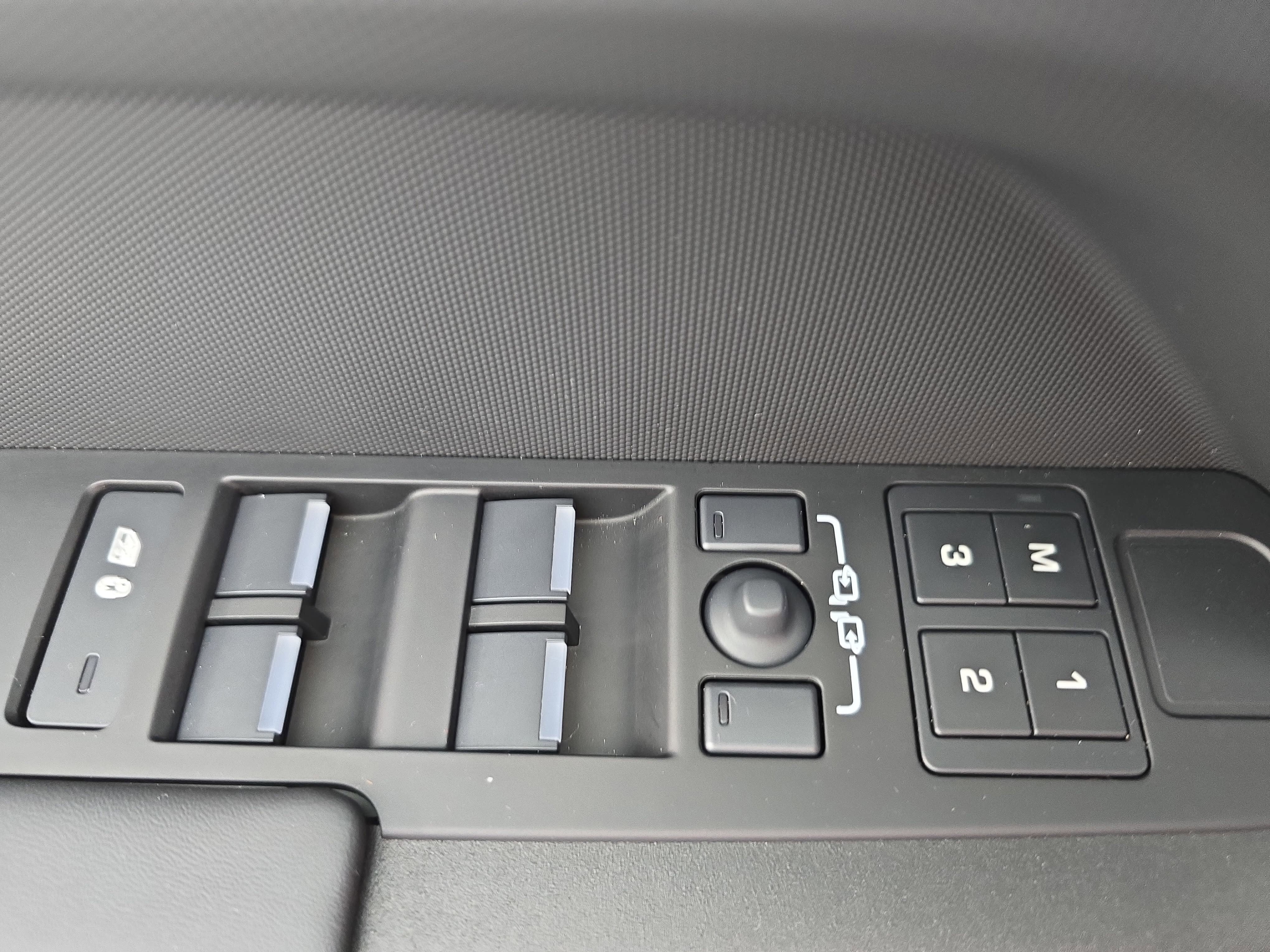 2025 Land Rover Defender V8