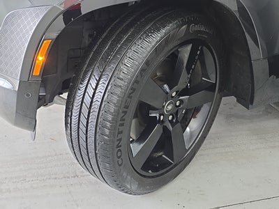 2025 Land Rover Defender V8