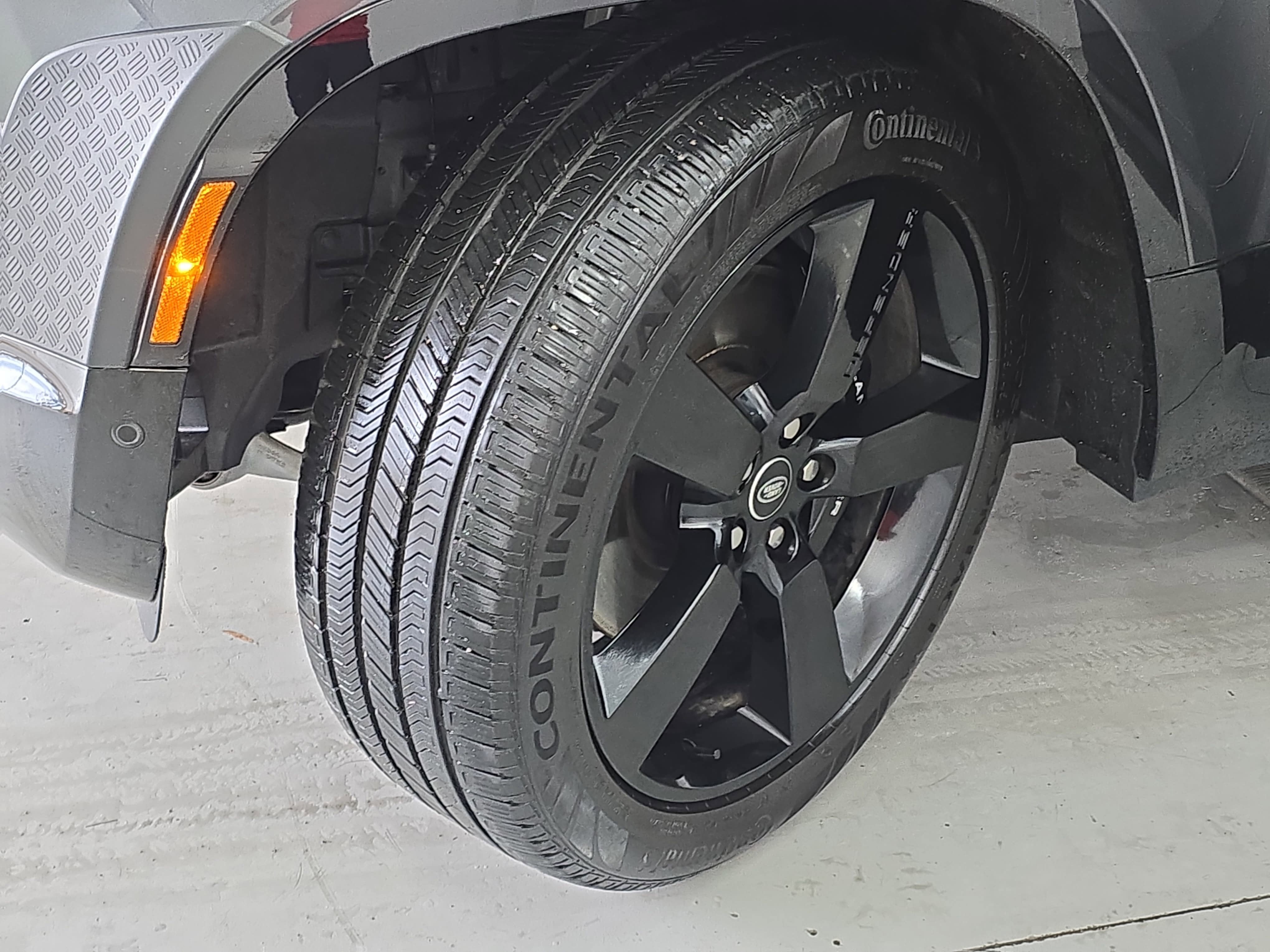 2025 Land Rover Defender V8