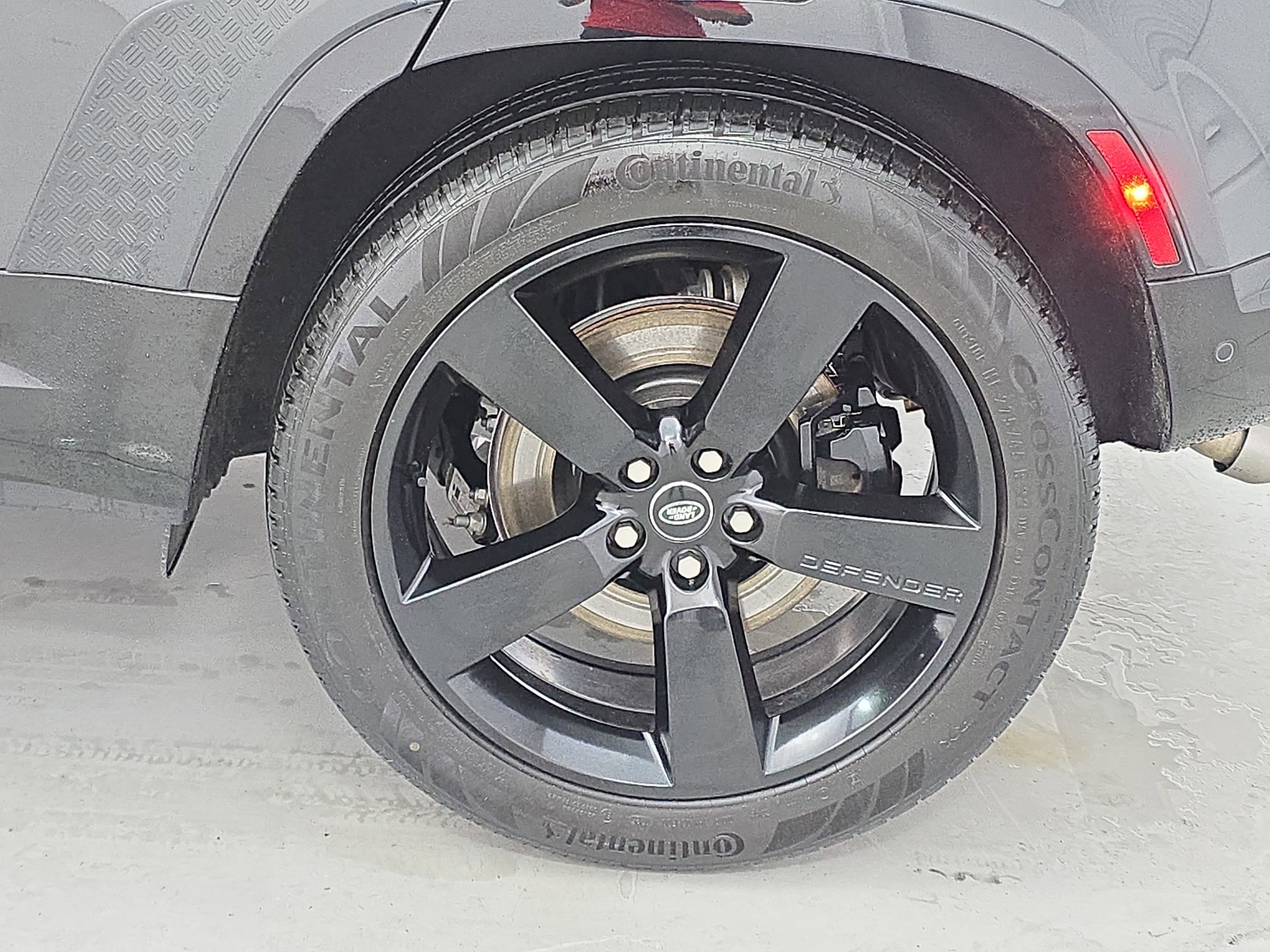 2025 Land Rover Defender V8