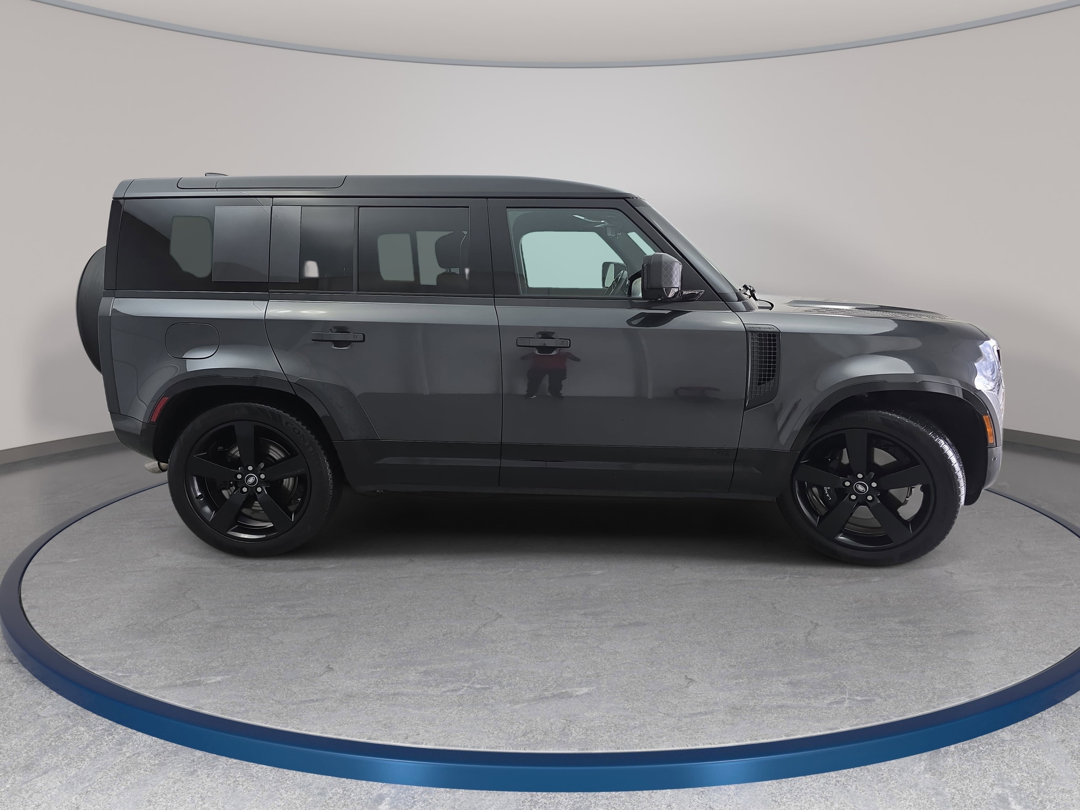 2025 Land Rover Defender V8