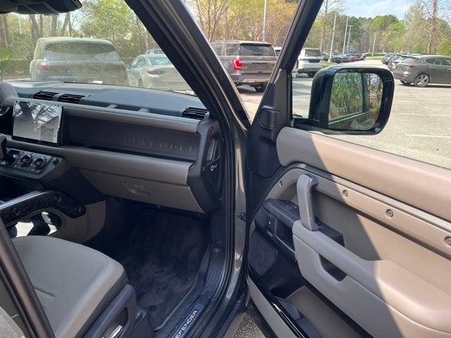 2025 Land Rover Defender V8