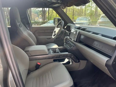 2025 Land Rover Defender V8