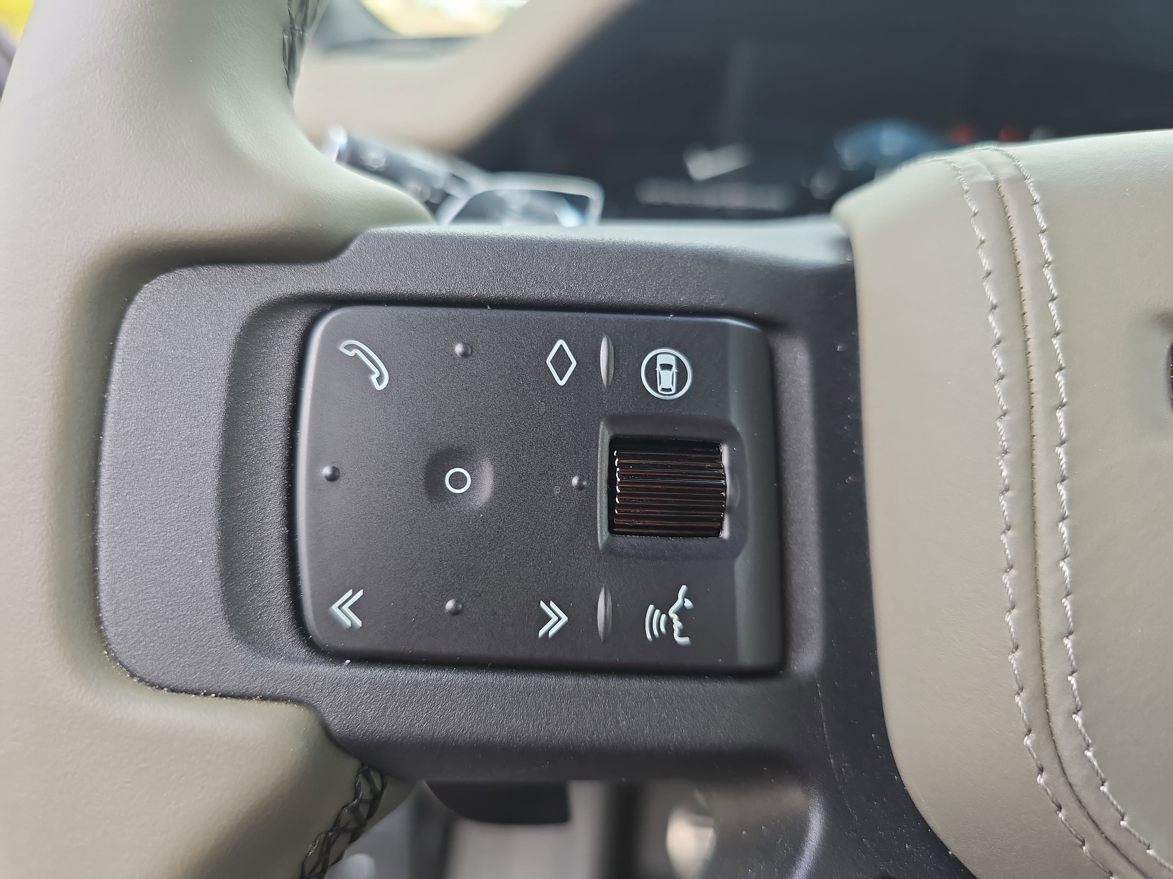 2025 Land Rover Defender OCTA
