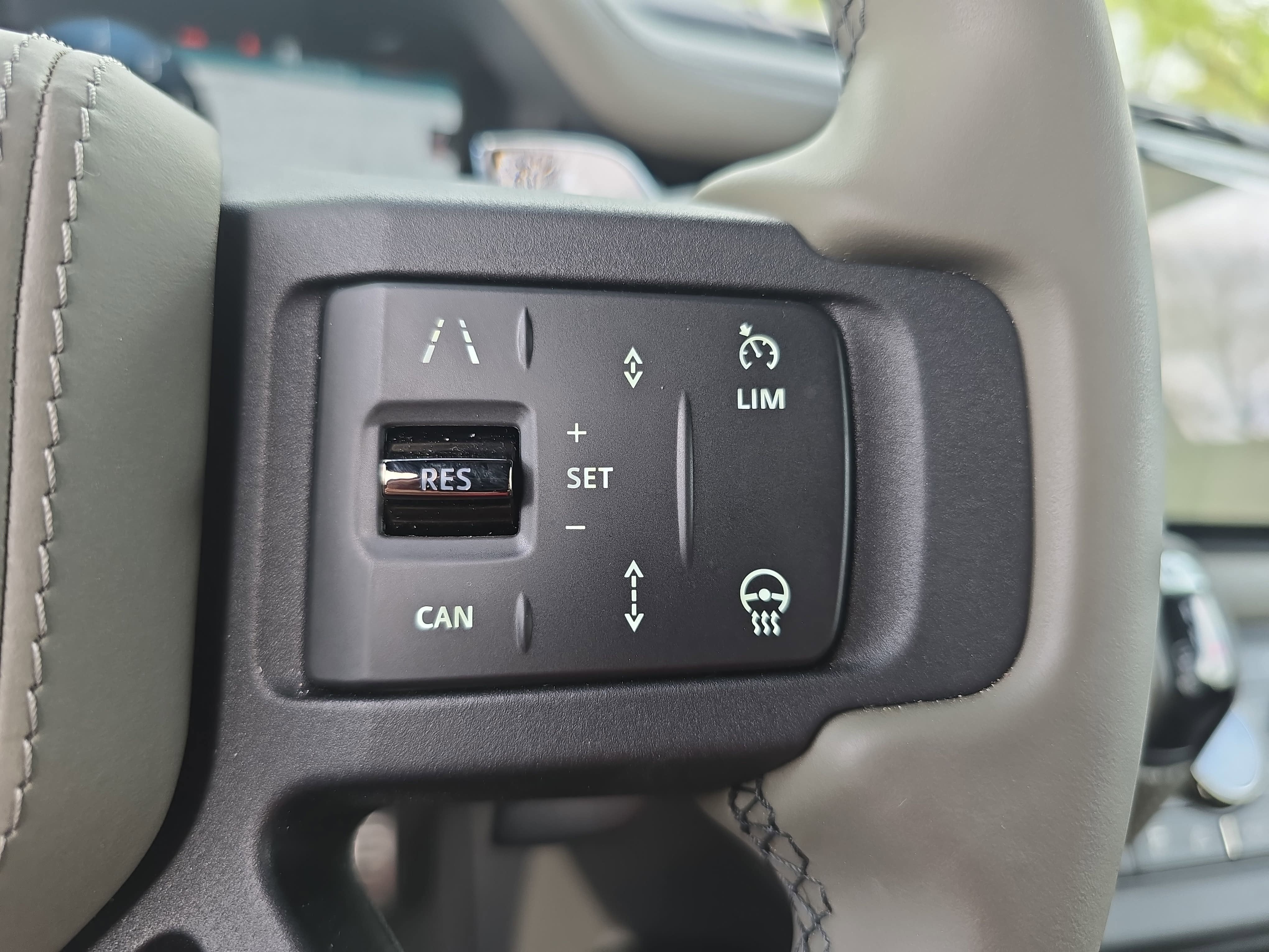 2025 Land Rover Defender OCTA