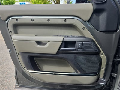 2025 Land Rover Defender OCTA