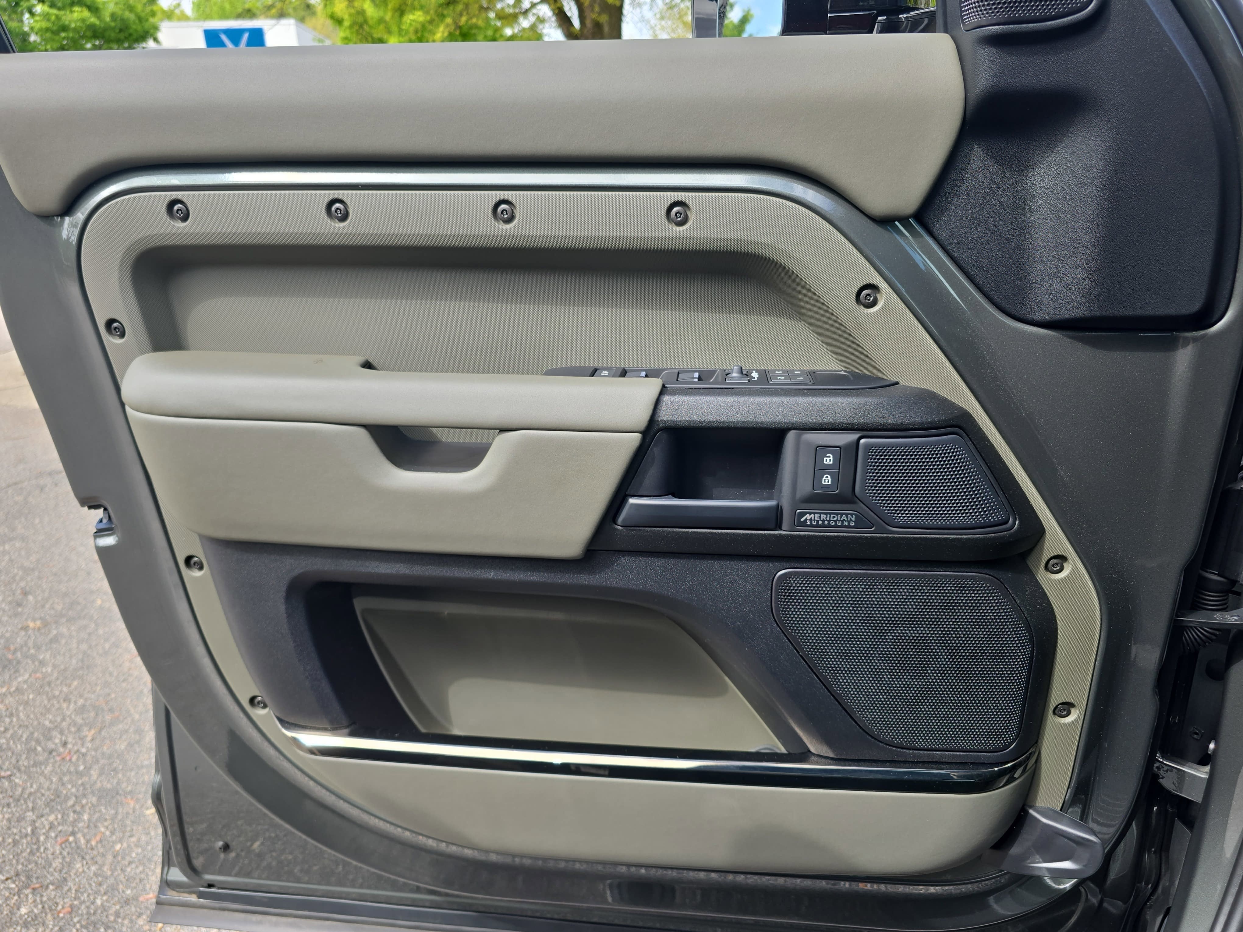 2025 Land Rover Defender OCTA