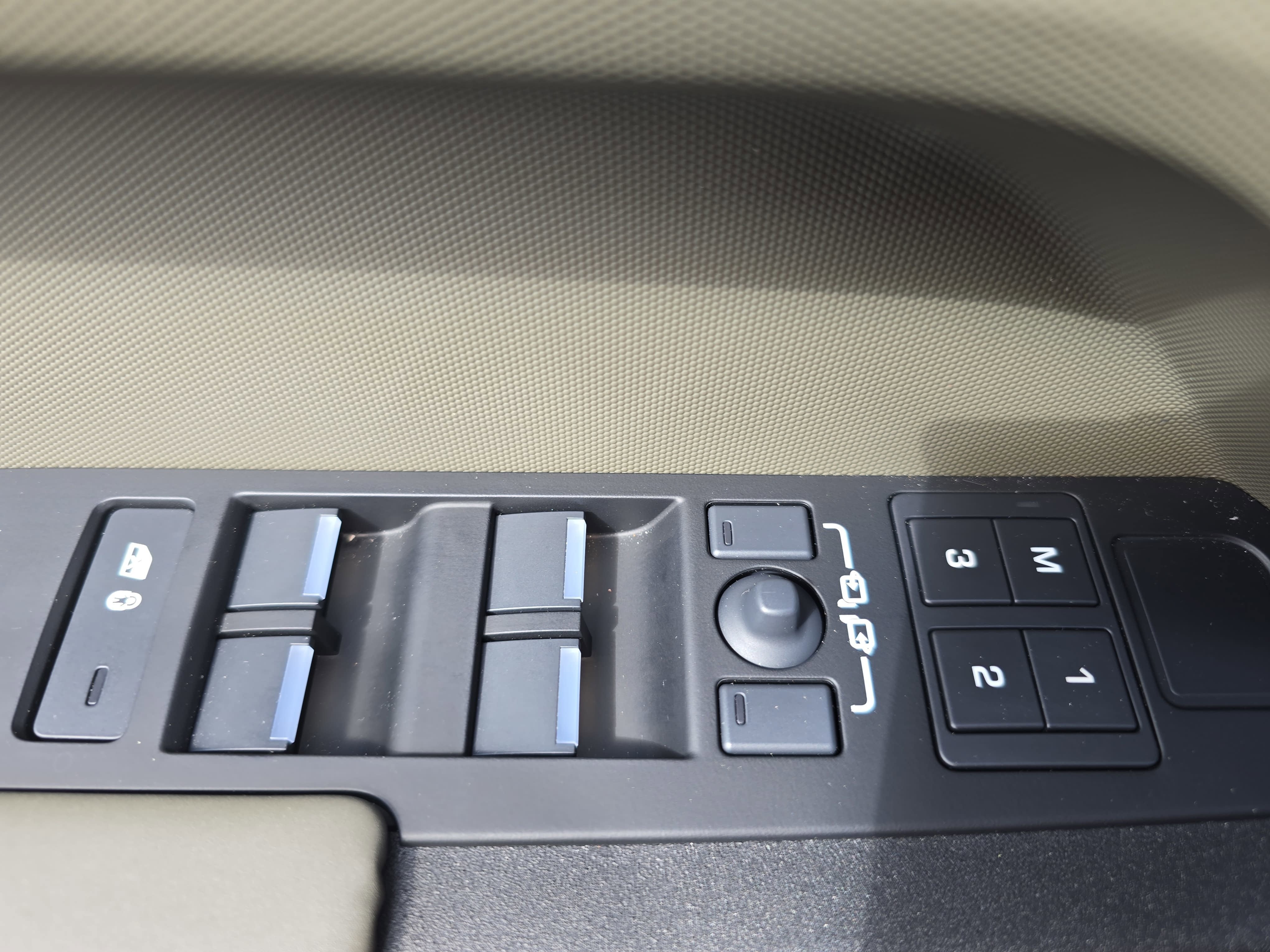 2025 Land Rover Defender OCTA