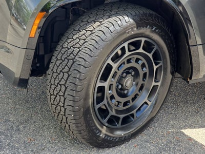2025 Land Rover Defender OCTA