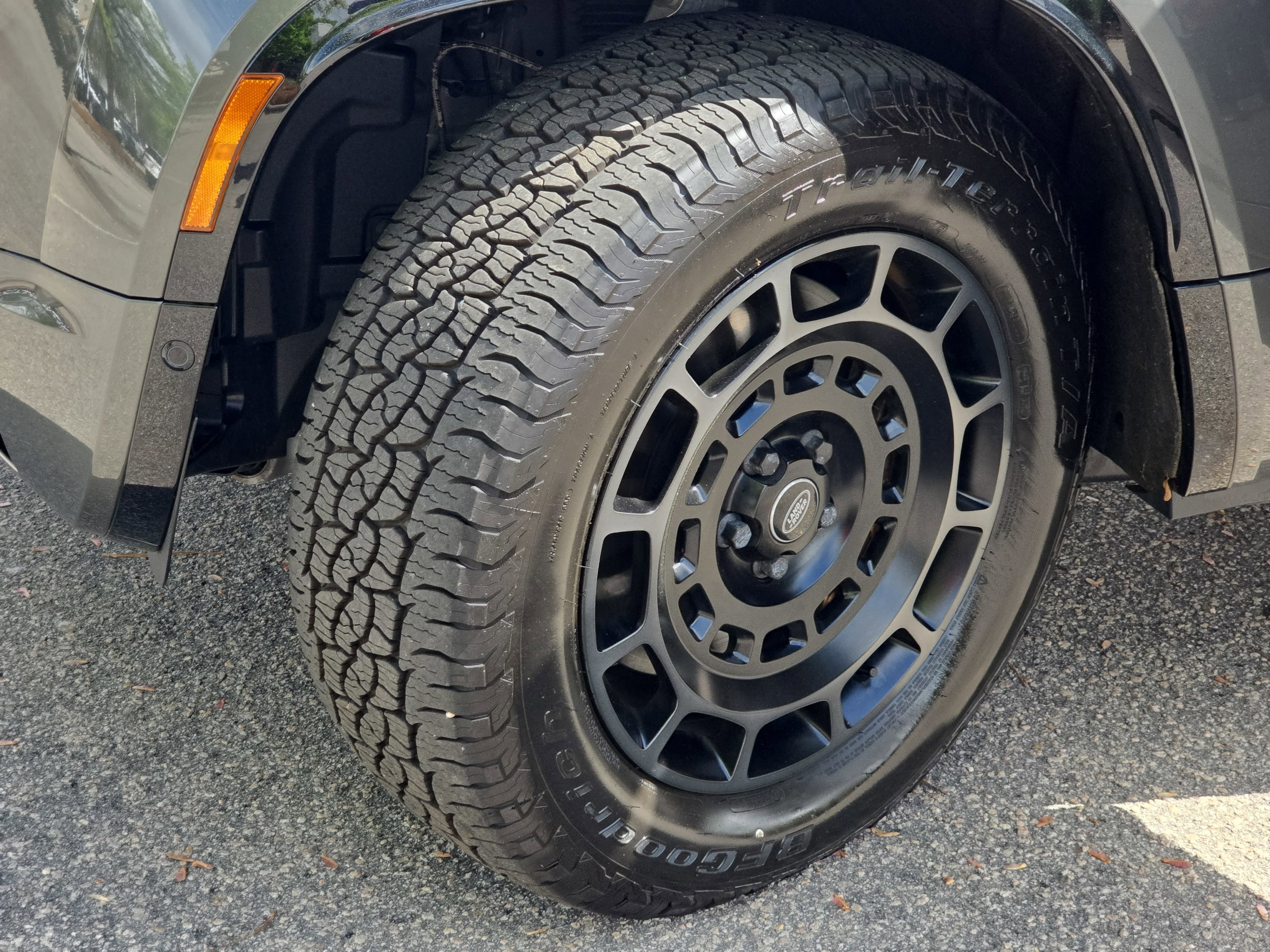 2025 Land Rover Defender OCTA