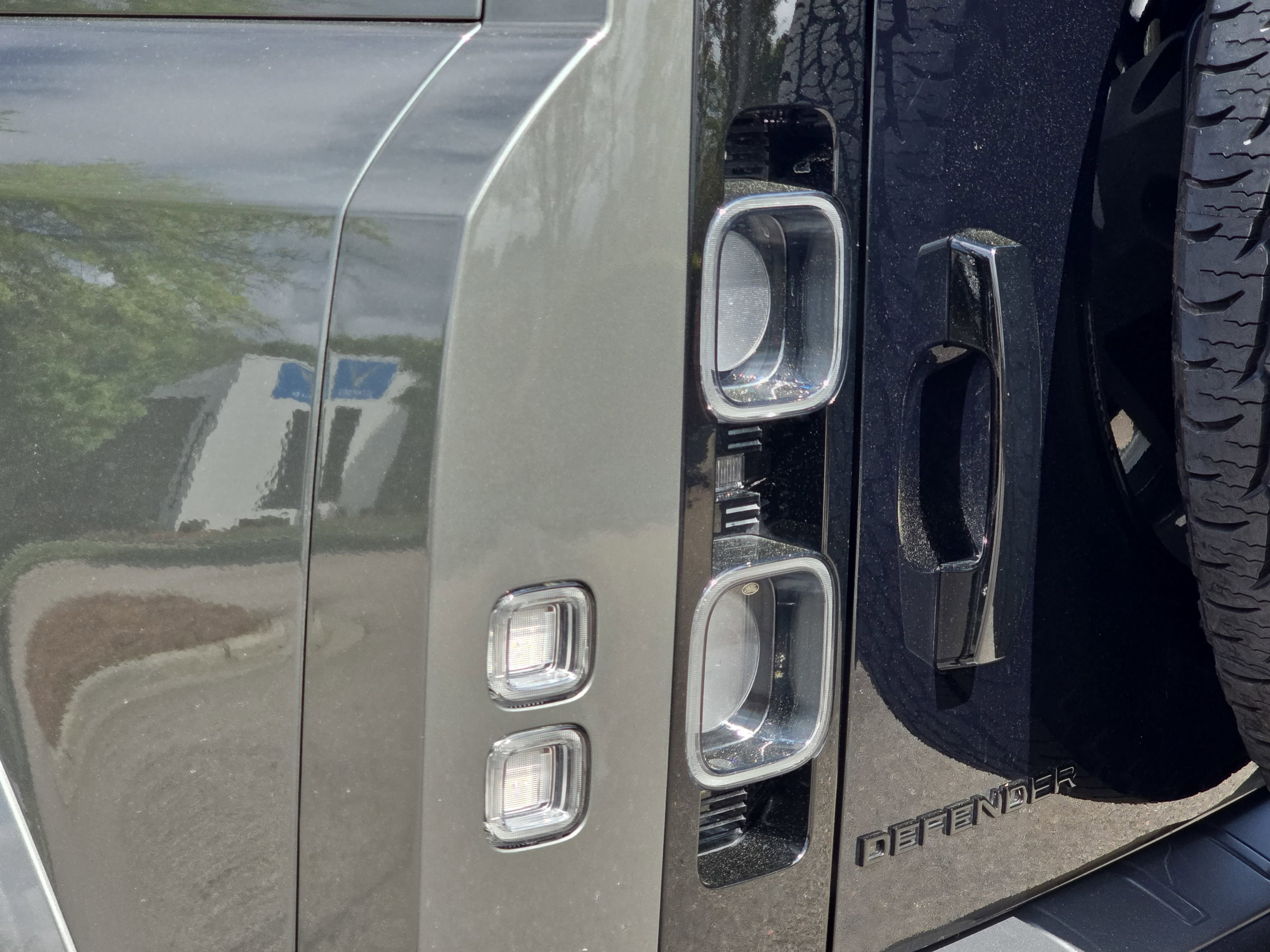 2025 Land Rover Defender OCTA
