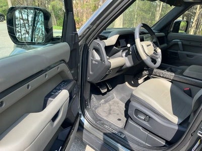 2025 Land Rover Defender V8