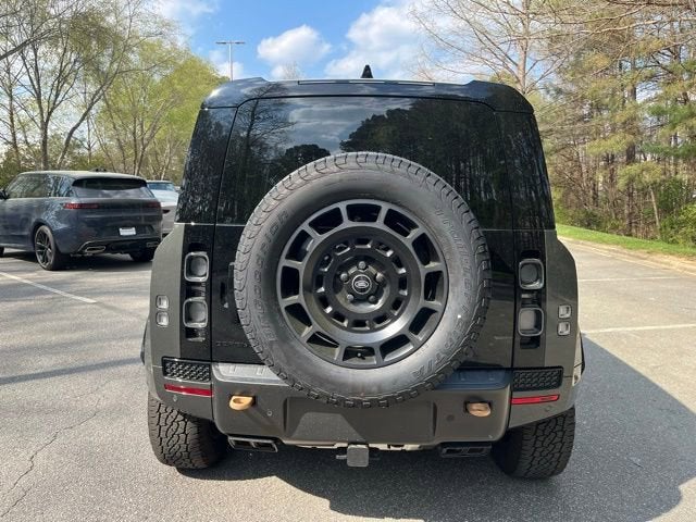 2025 Land Rover Defender V8