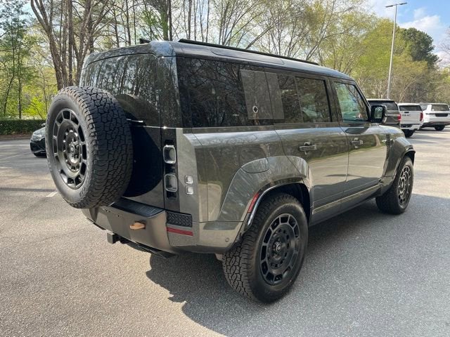 2025 Land Rover Defender V8