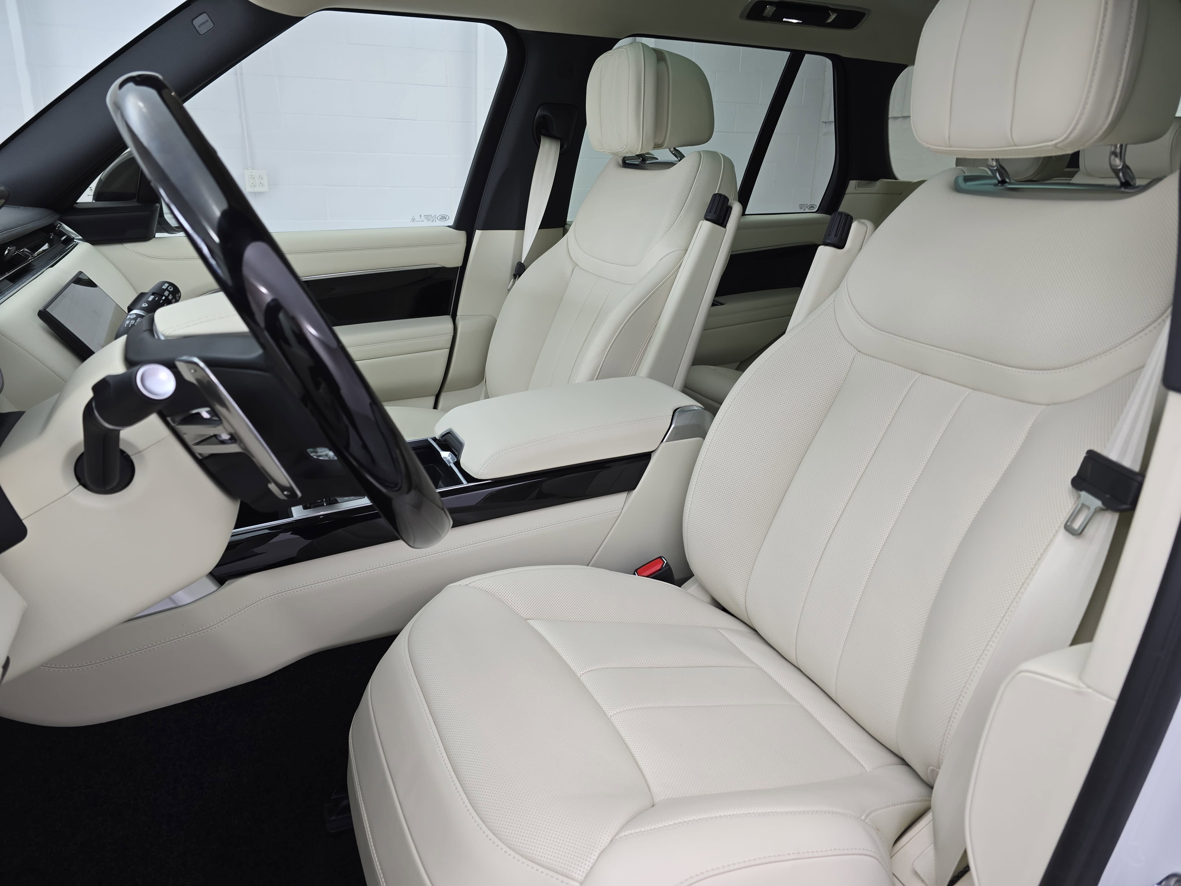 2025 Land Rover Range Rover SE