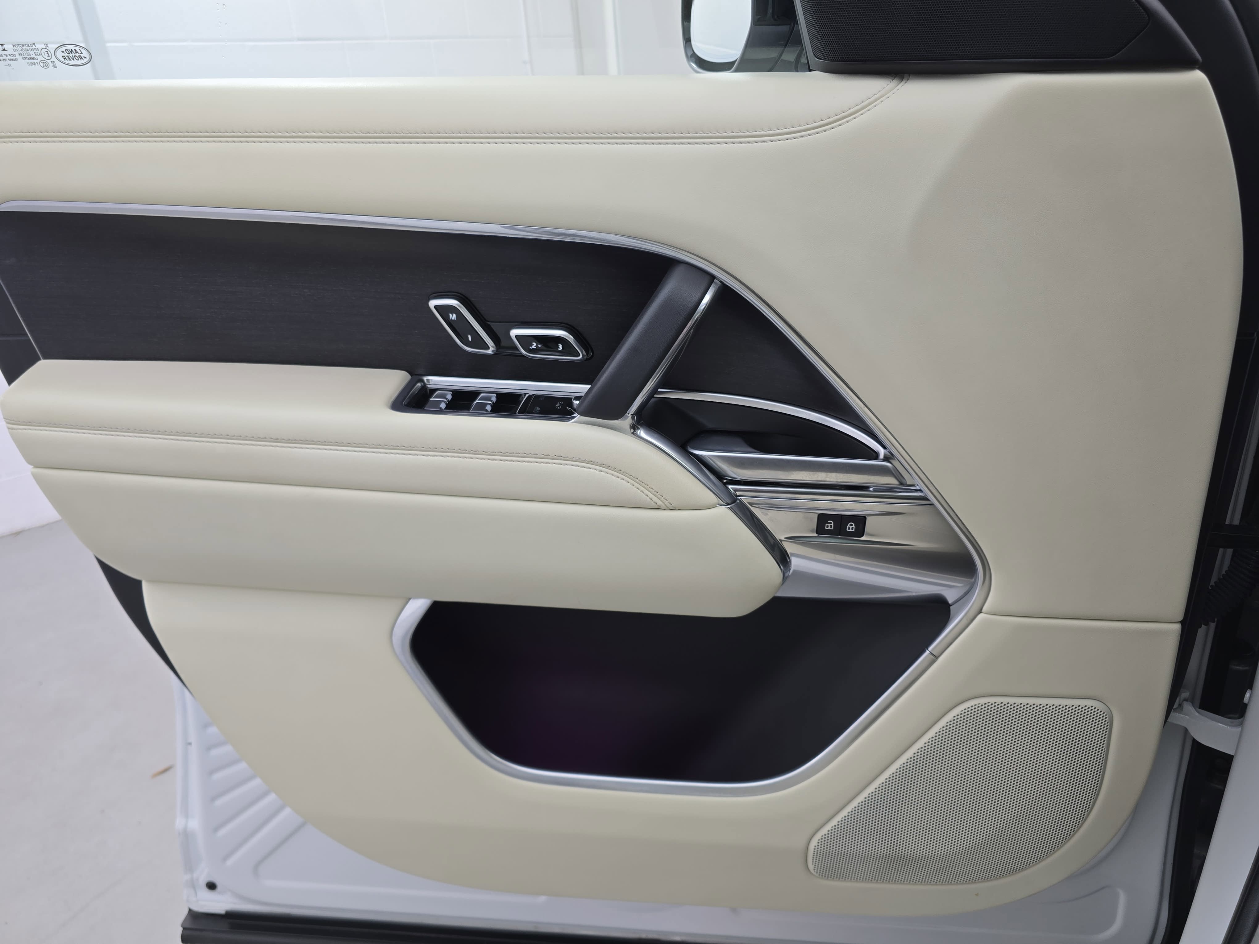 2023 Land Rover Range Rover SE